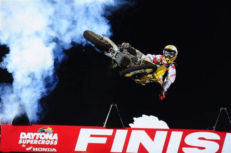 Reed came from the tail end of the top 10 to pass Lawrence with a few laps to go and win his second main event in a row.