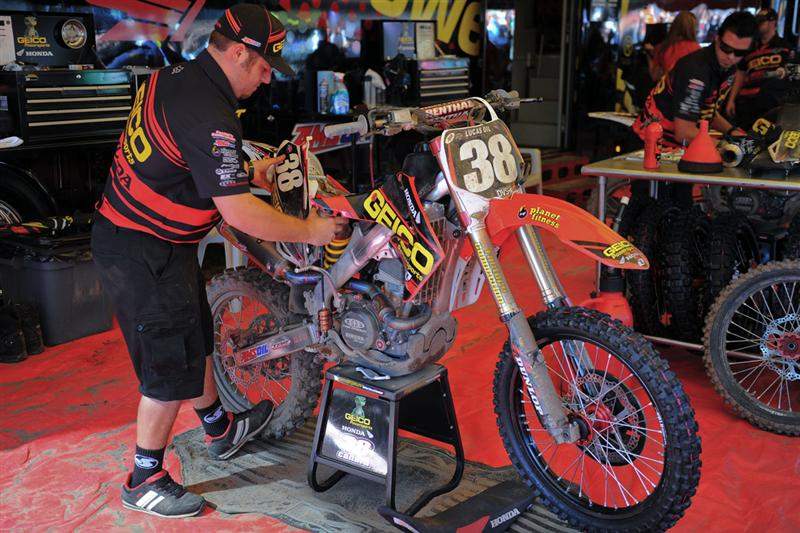 Big B throws a new shock in Trey Canard's bike after first practice. Canard was 10th fastest.