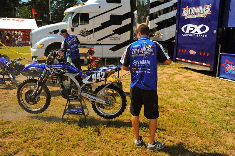 Gareth Swanepoel's bike being washed by mechanic Eric Gass.