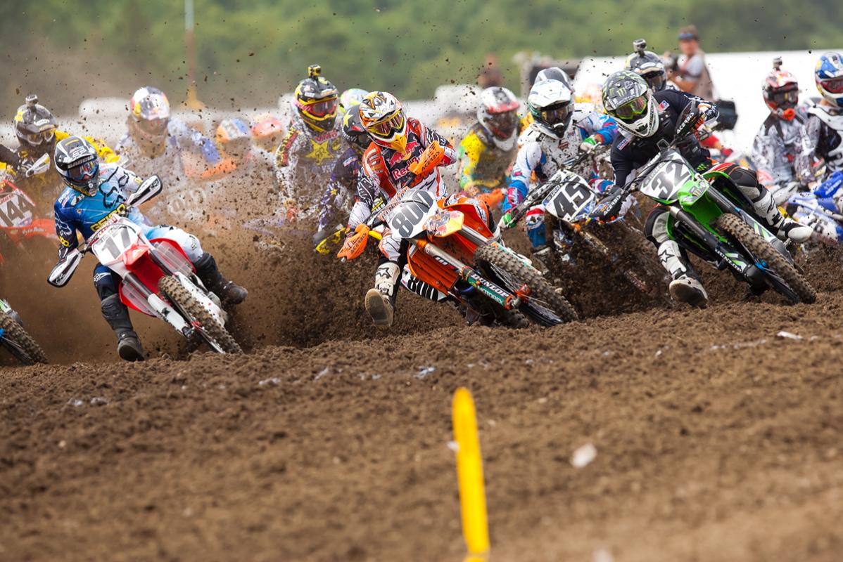 Barcia, Alessi, Weimer battle for 2nd 450 holeshot.