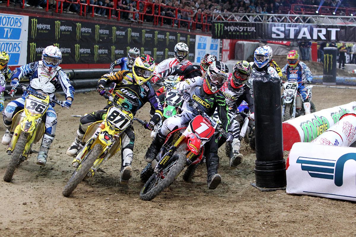Aless and Barcia battle for the holeshot // Pascal Haudiquert
