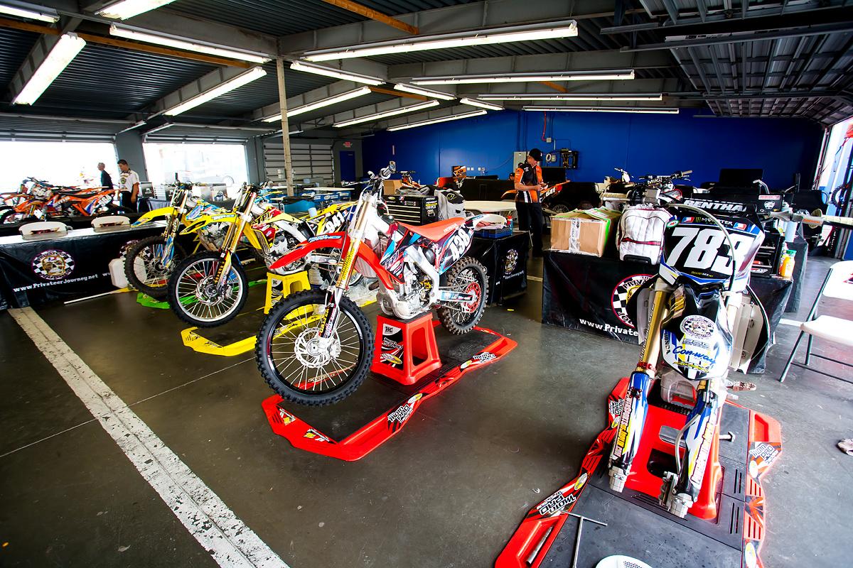 Privateer pits at Daytona