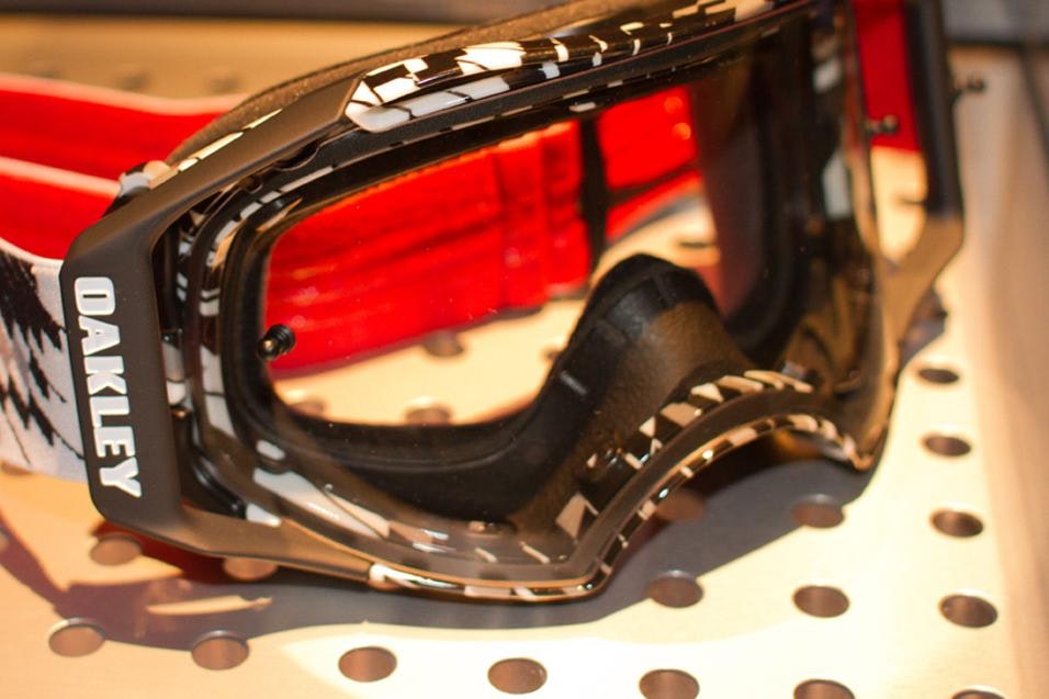 Oakley Launch New Airbrake Goggle