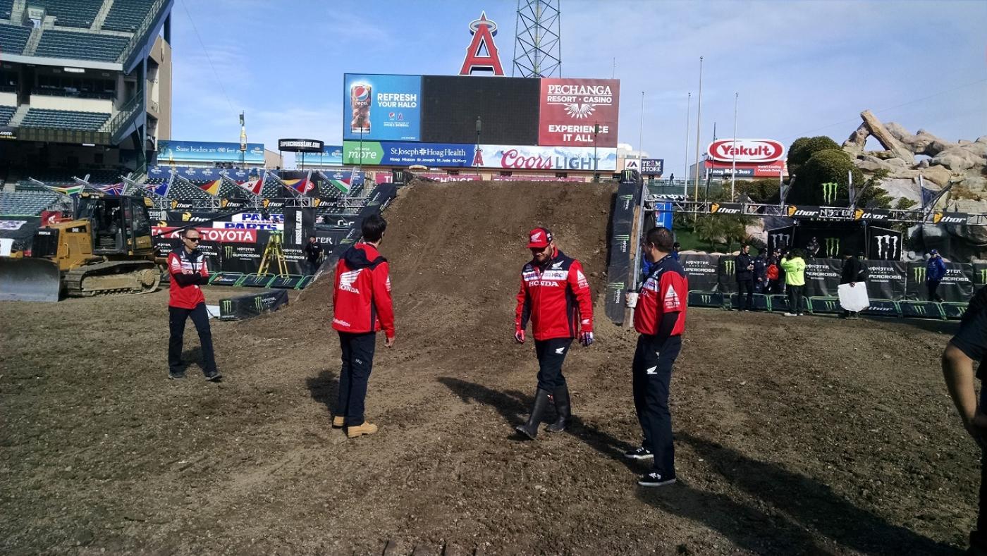 The track features a split start.