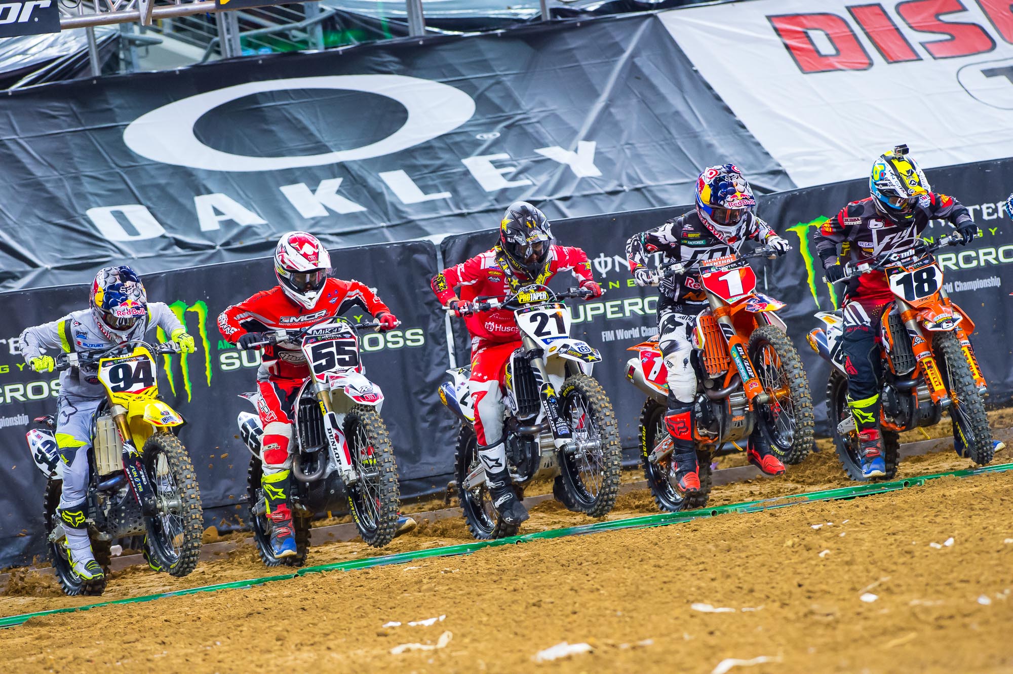 Dungey and Roczen were paired up in their heat and the main. We hope to see more battles between them, it was great racing.