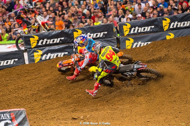 Ryan Dungey and Ken Roczen staged yet another sizzling battling, yanking the crowd out of their seats.