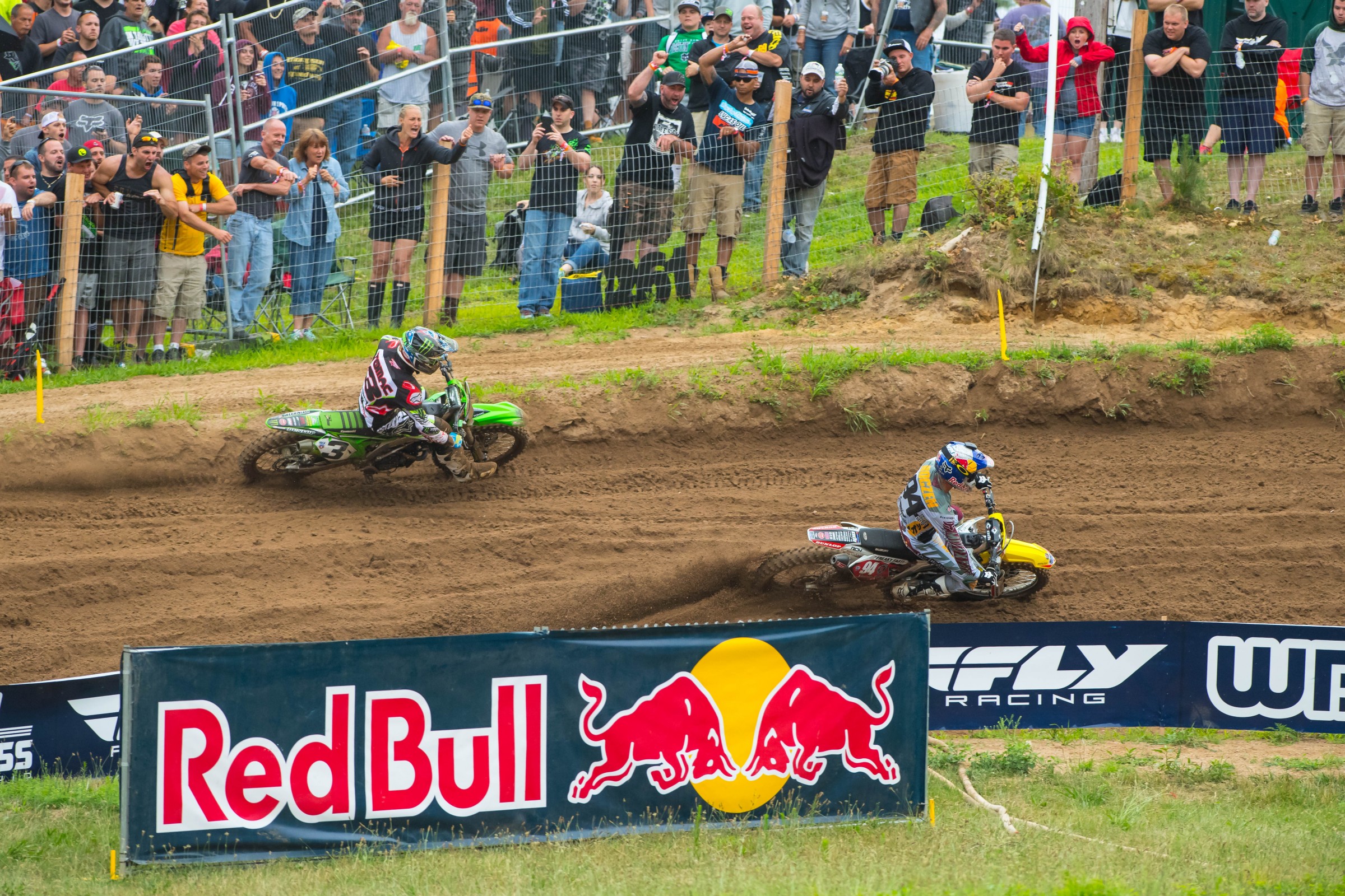 Tomac tries to sweep around the outside to pass Roczen for the lead.