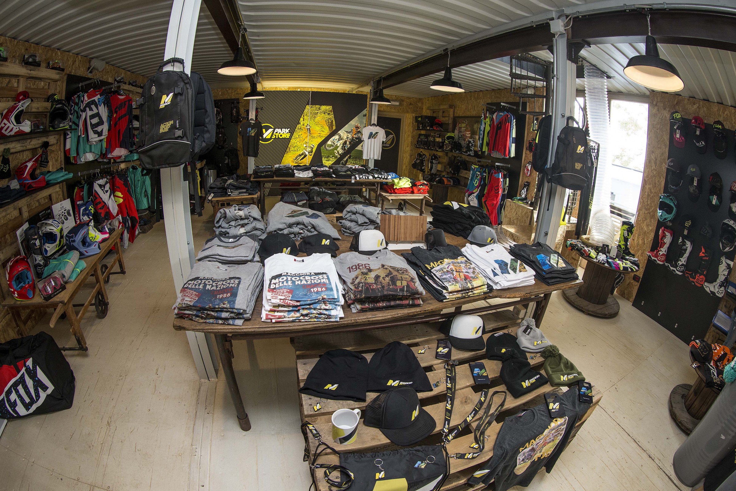 Circuit_Maggiora_shop_MXoN_2016_49X0136