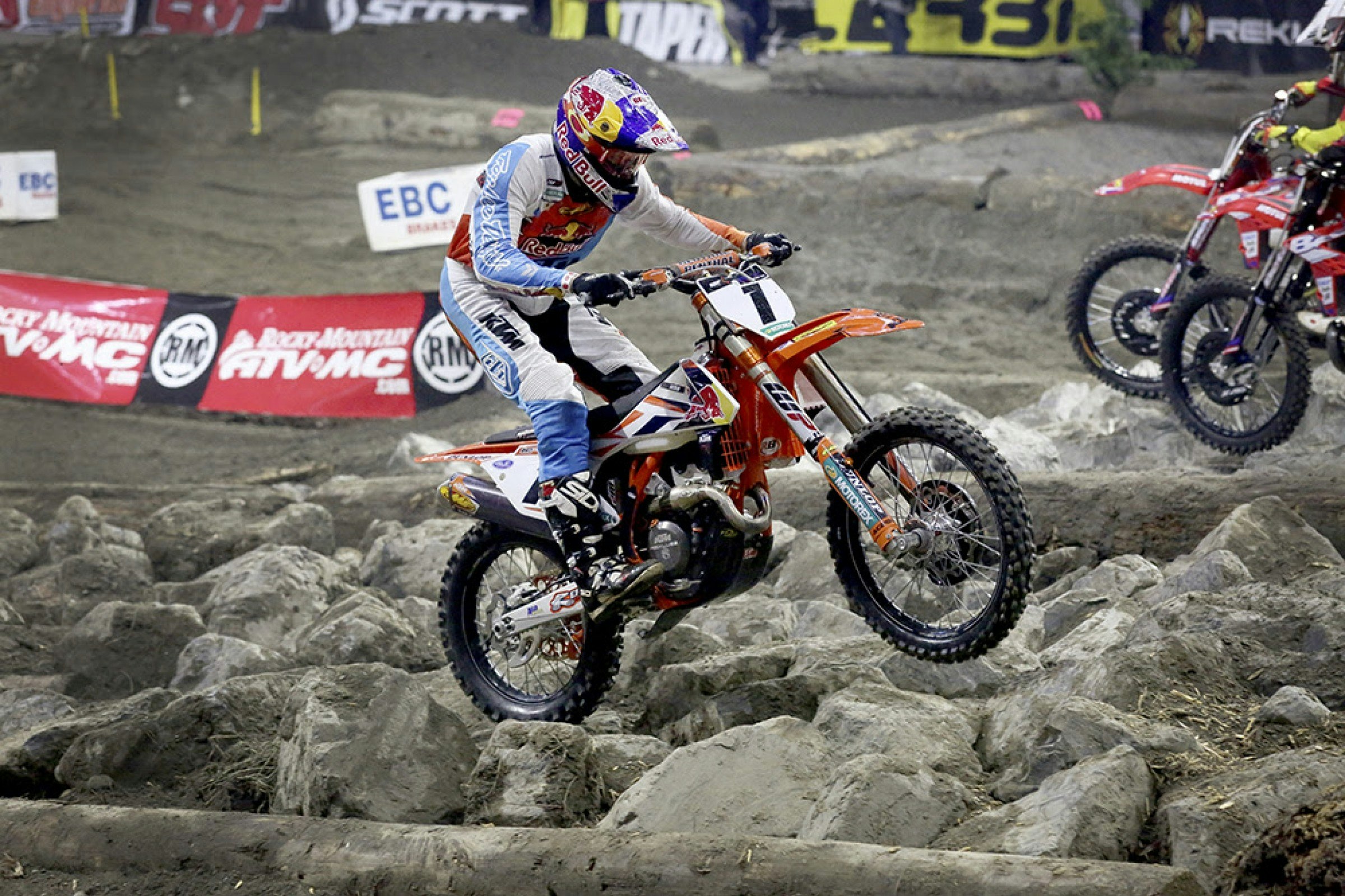 Webb Closes Gap on Haaker After Win in Everett