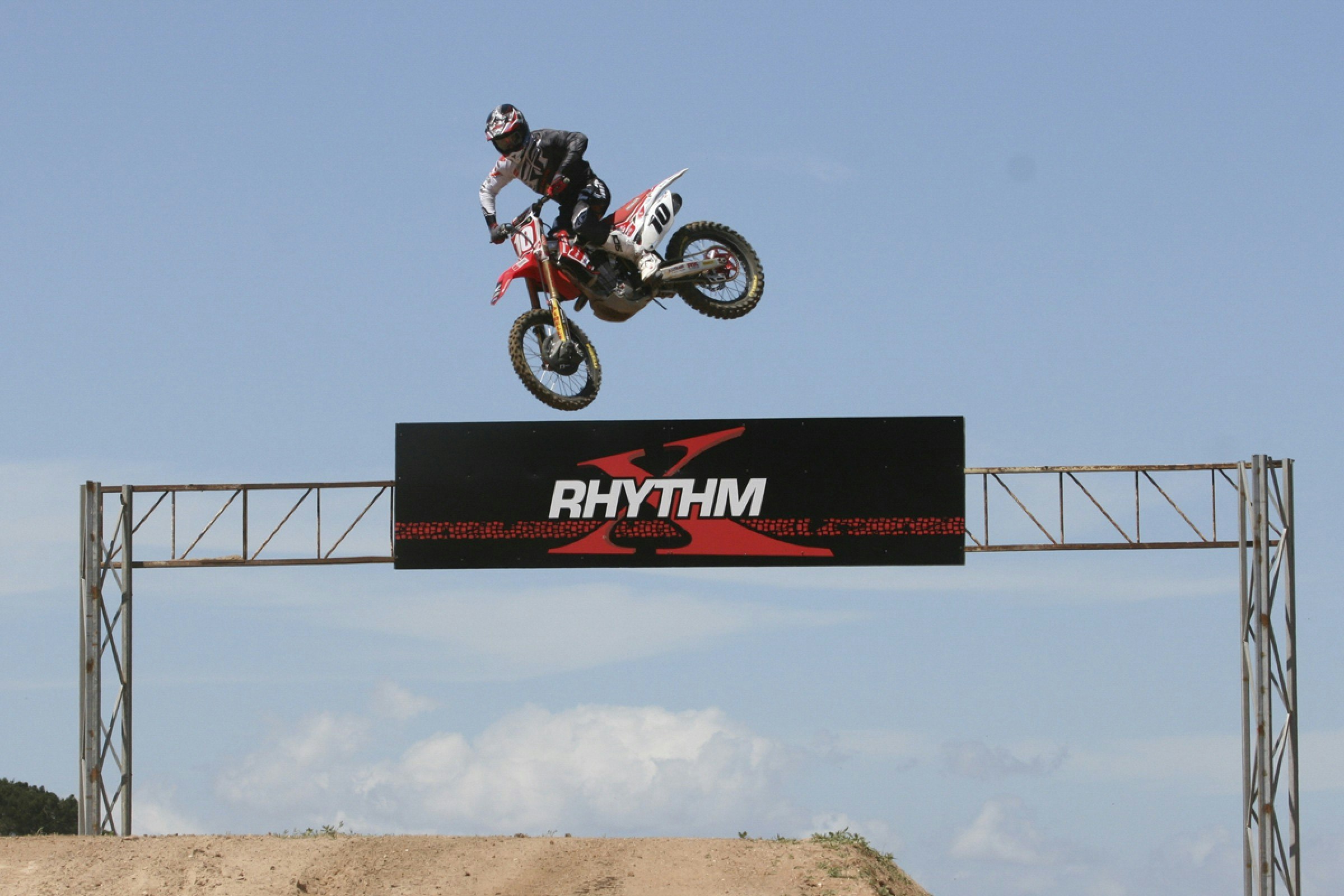 Justin Brayton Stays Hot in Australia, Wins Inaugural Rhythm X