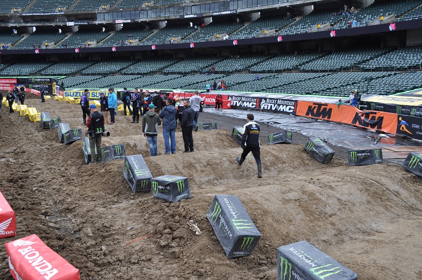 There are thirteen whoops in this section.