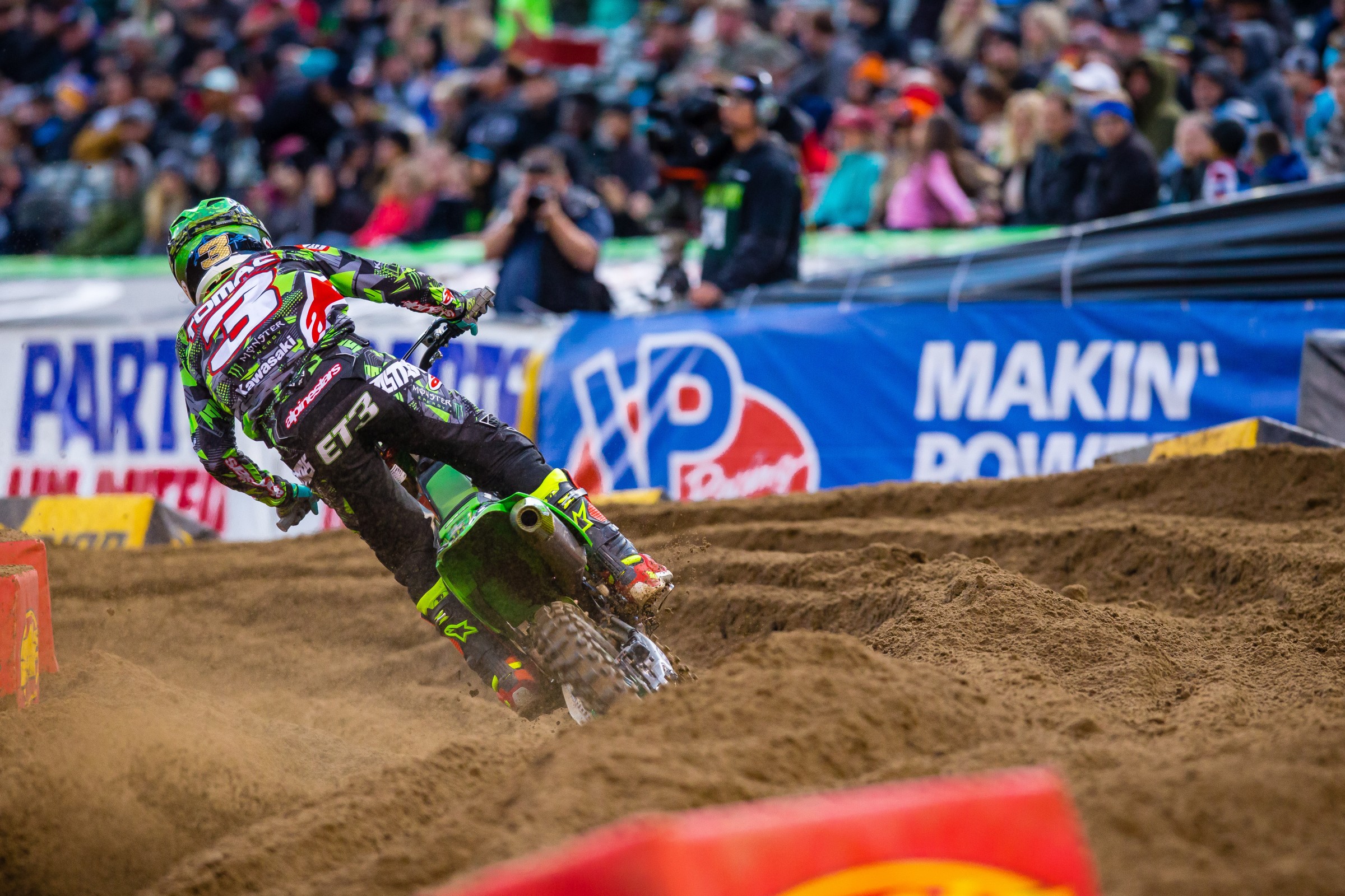 Tomac made riding the extremely rutted Oakland track look as effortless as one could.