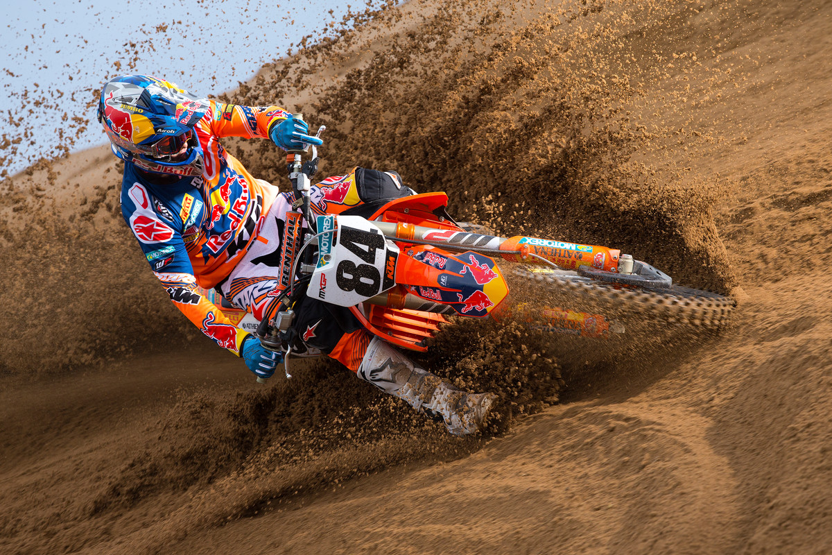 We finally get to see a white number plate background grace the front of Herlings' bike for a complete season.
