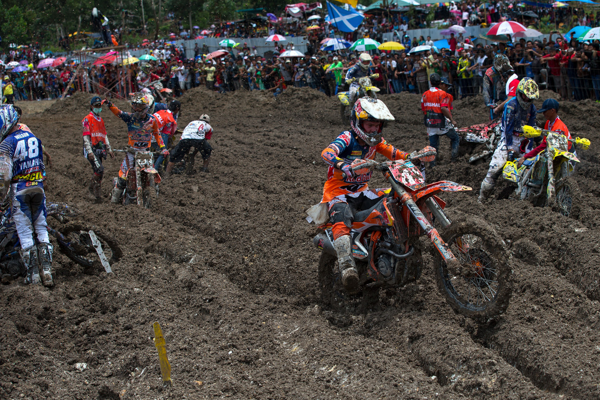 Five riders stuck in one picture.