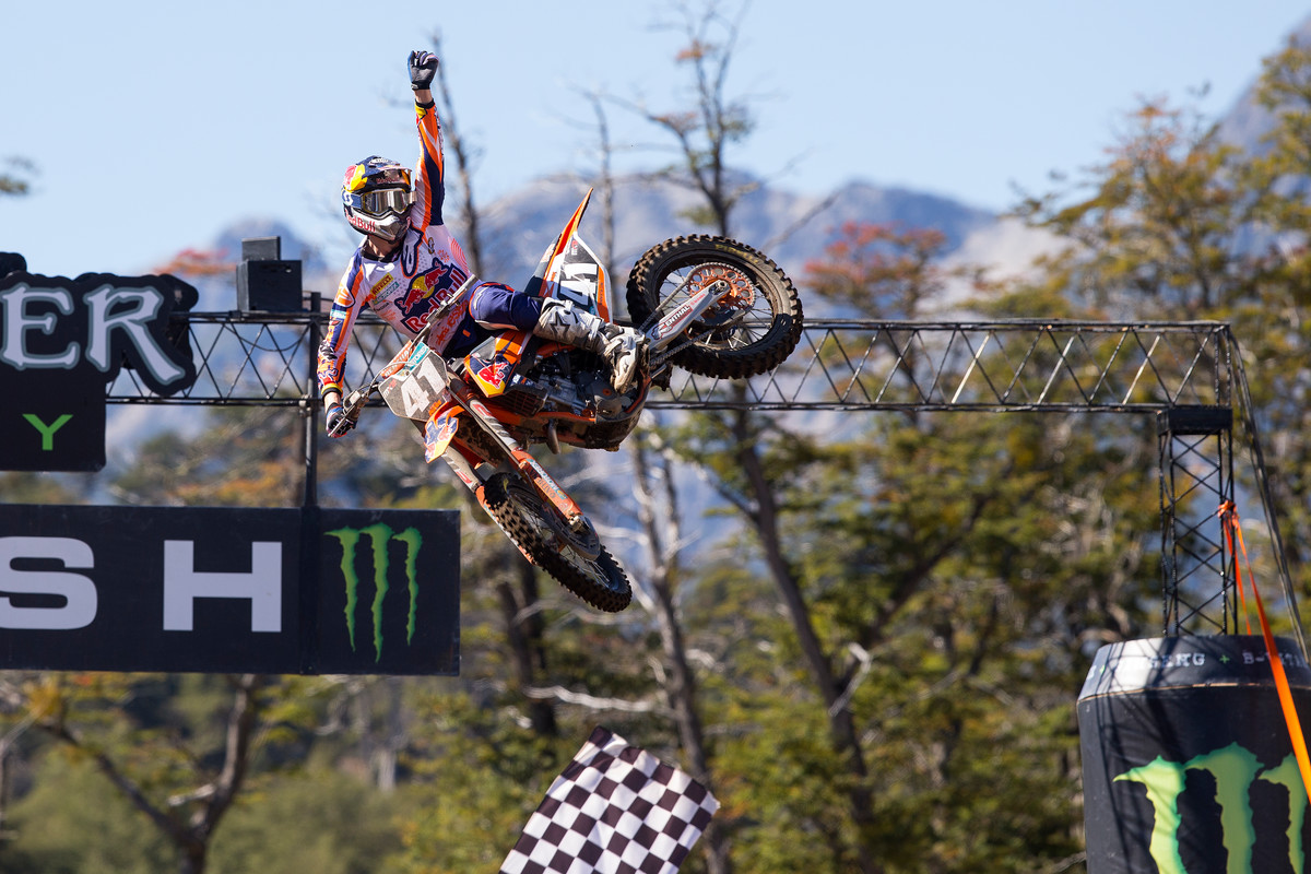 It was a perfect day for Jonass who went 1-1 and closed the points gap to three.