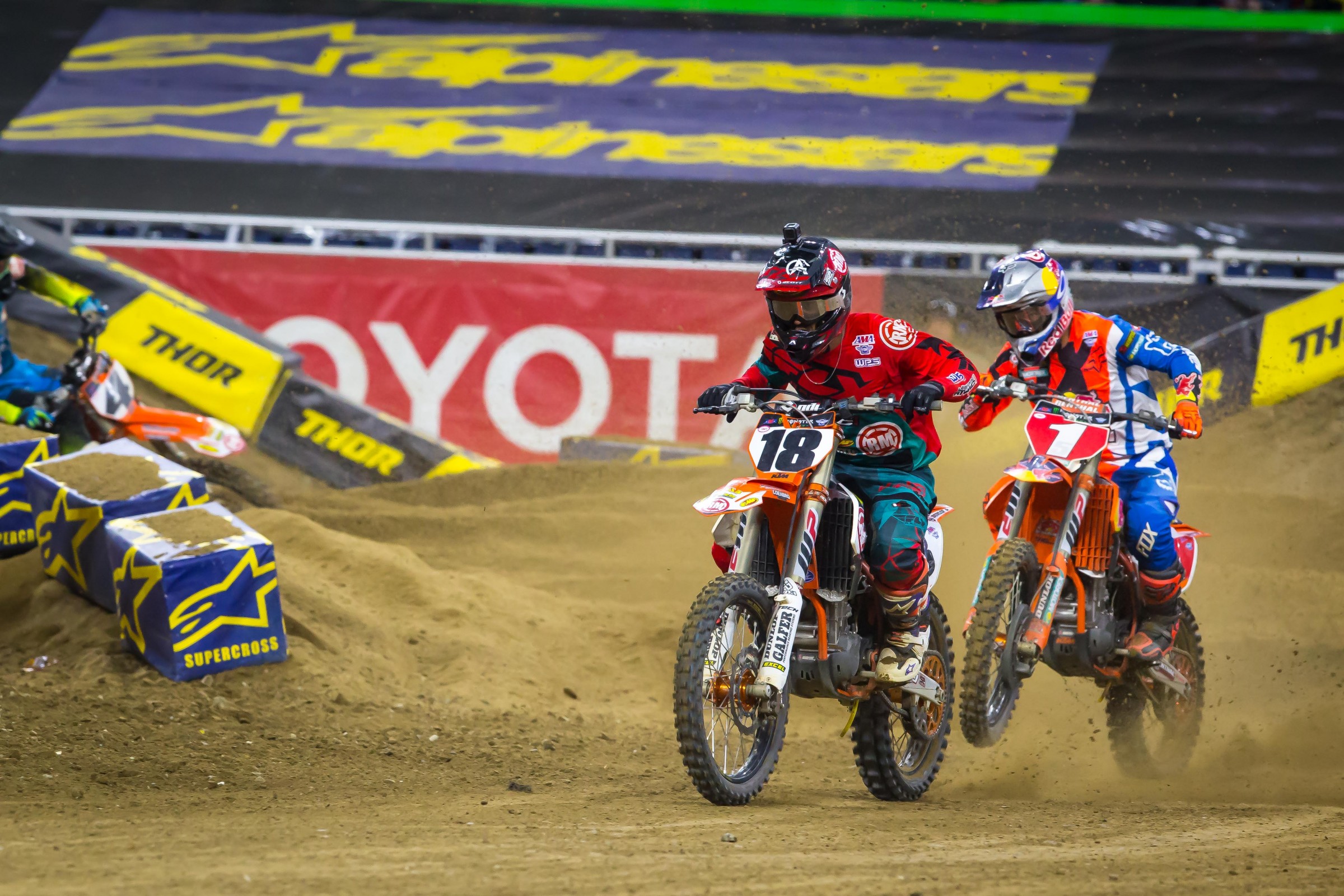 You can see Blake just starting to creep up onto Dungey and Millsaps' rear wheels.