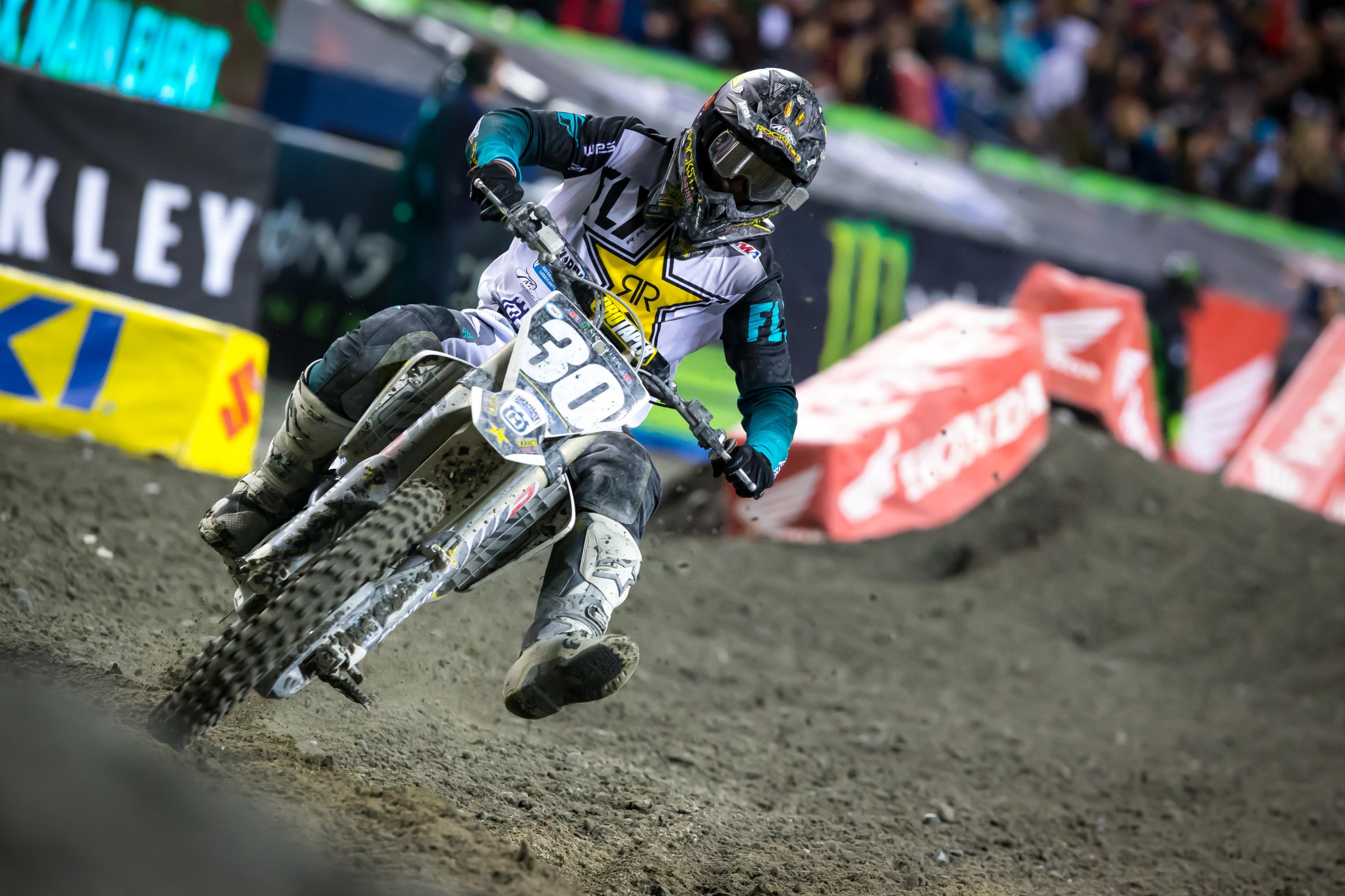 Davalos only has an 11-point cushion before being forced up to the 450SX Class. He scored 18 in Seattle.