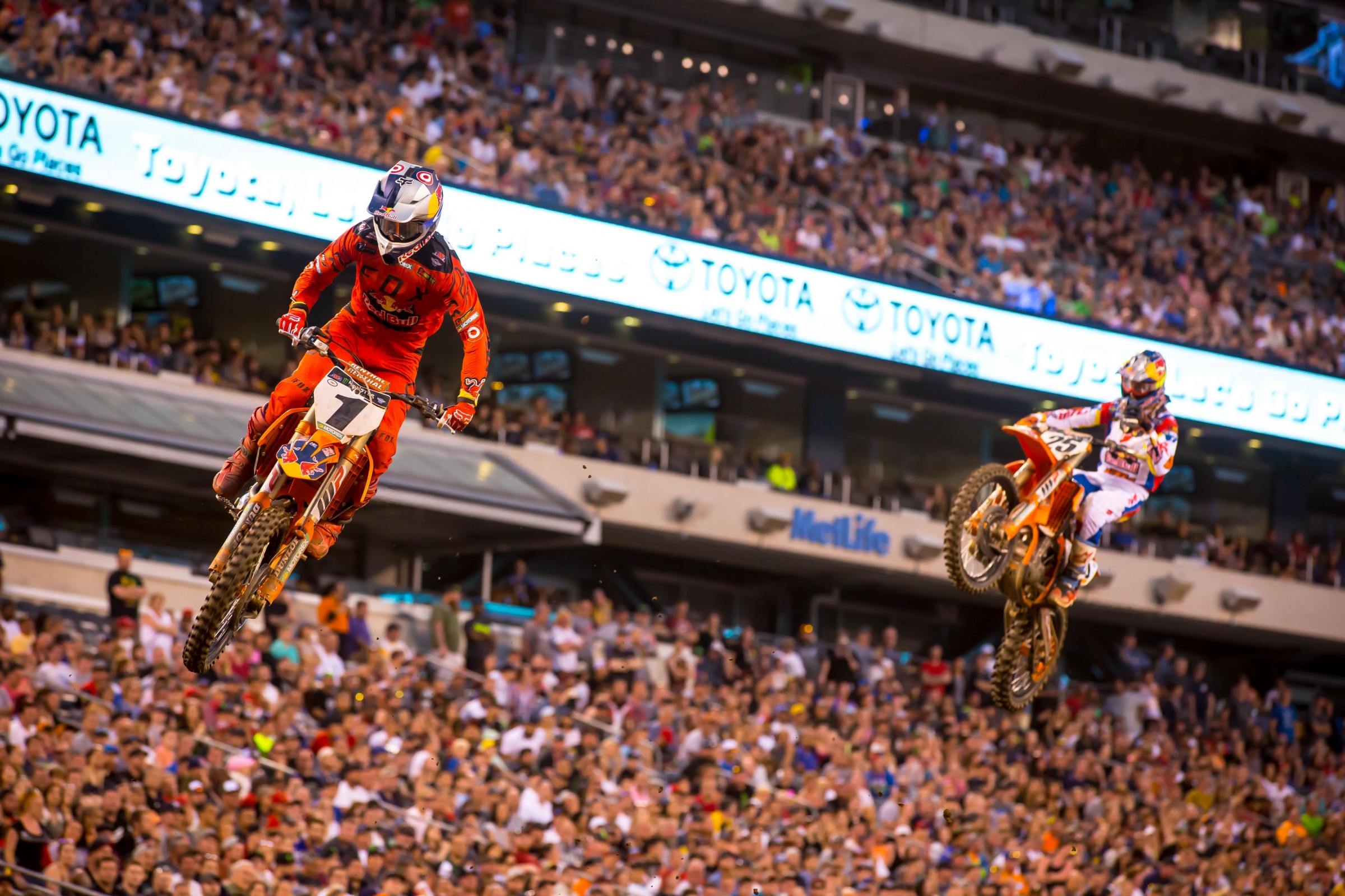 Musquin shadowed Dungey for the first 10 minutes of the main event.