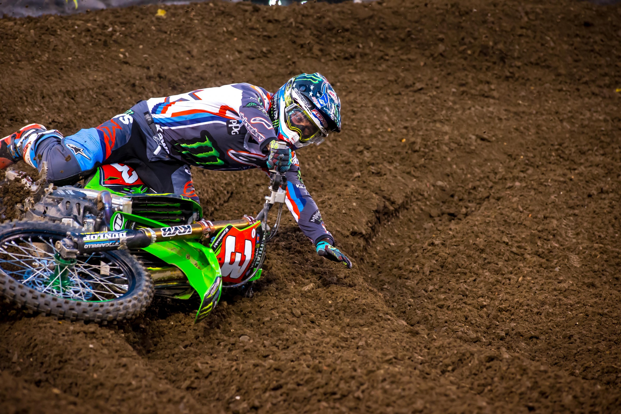 This crash cost Tomac the lead in the race and the championship.
