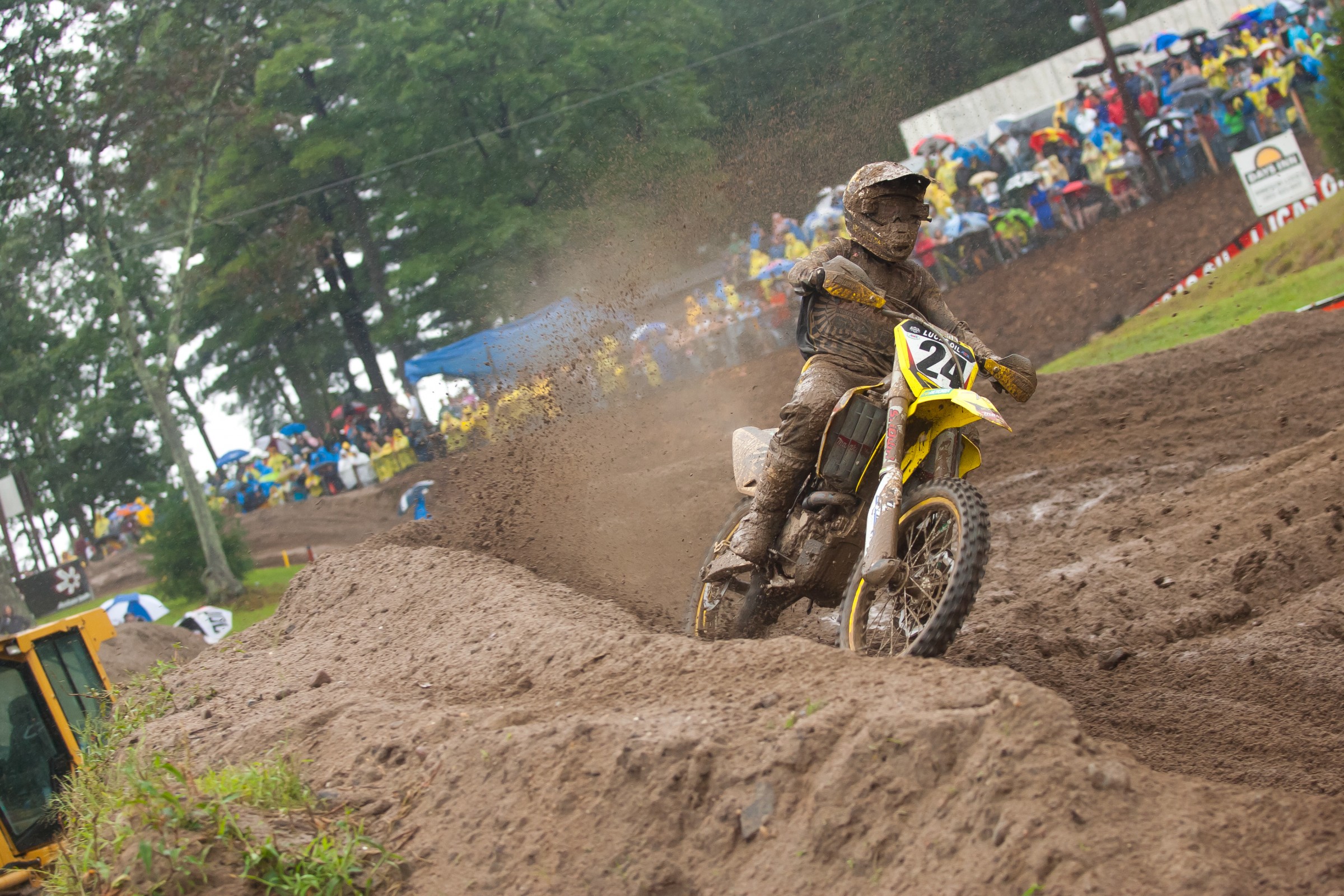 Metcalfe won his first and only overall with 3-2 moto scores.