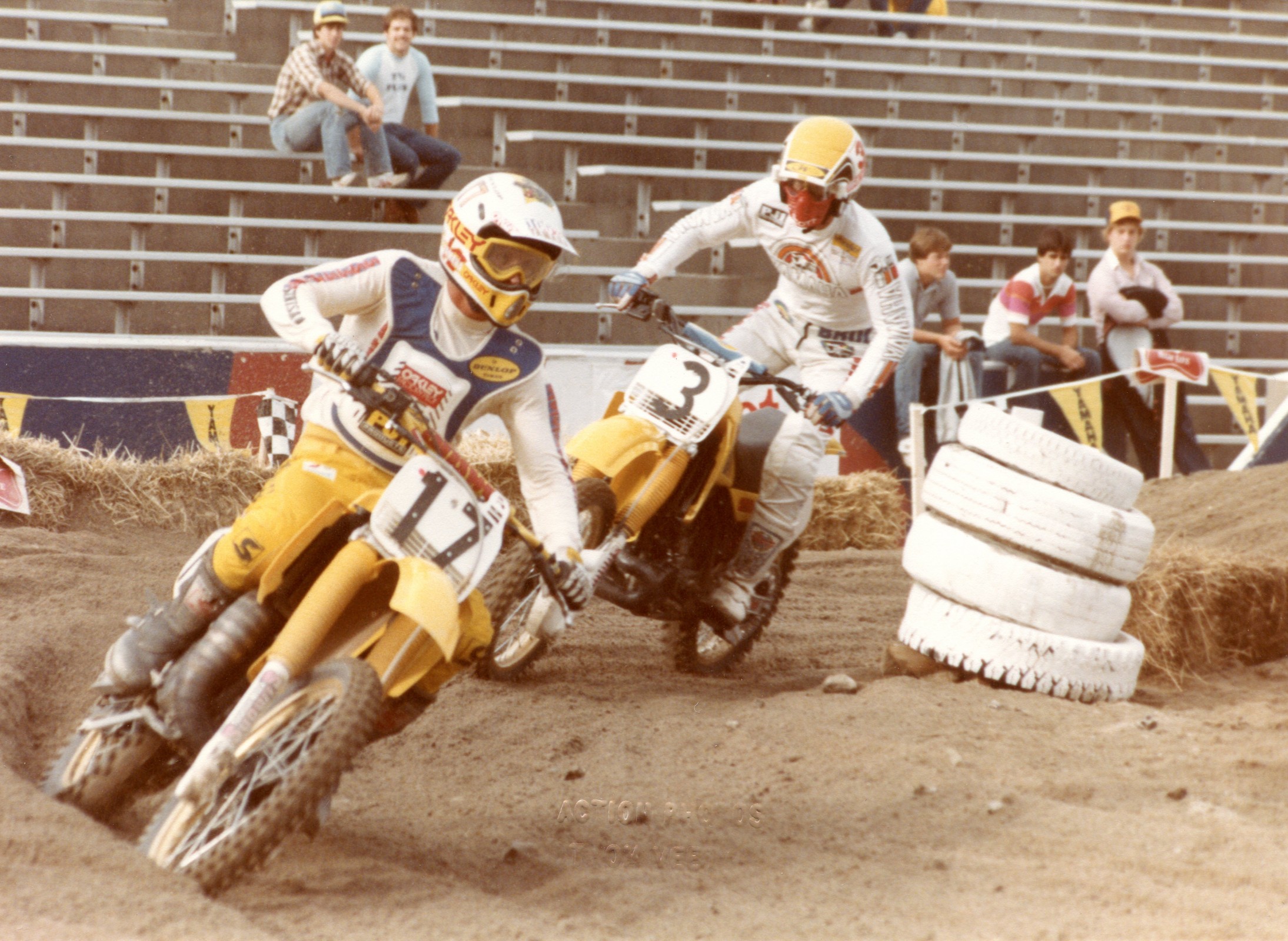 Johnson (#17) and Glover (#3).