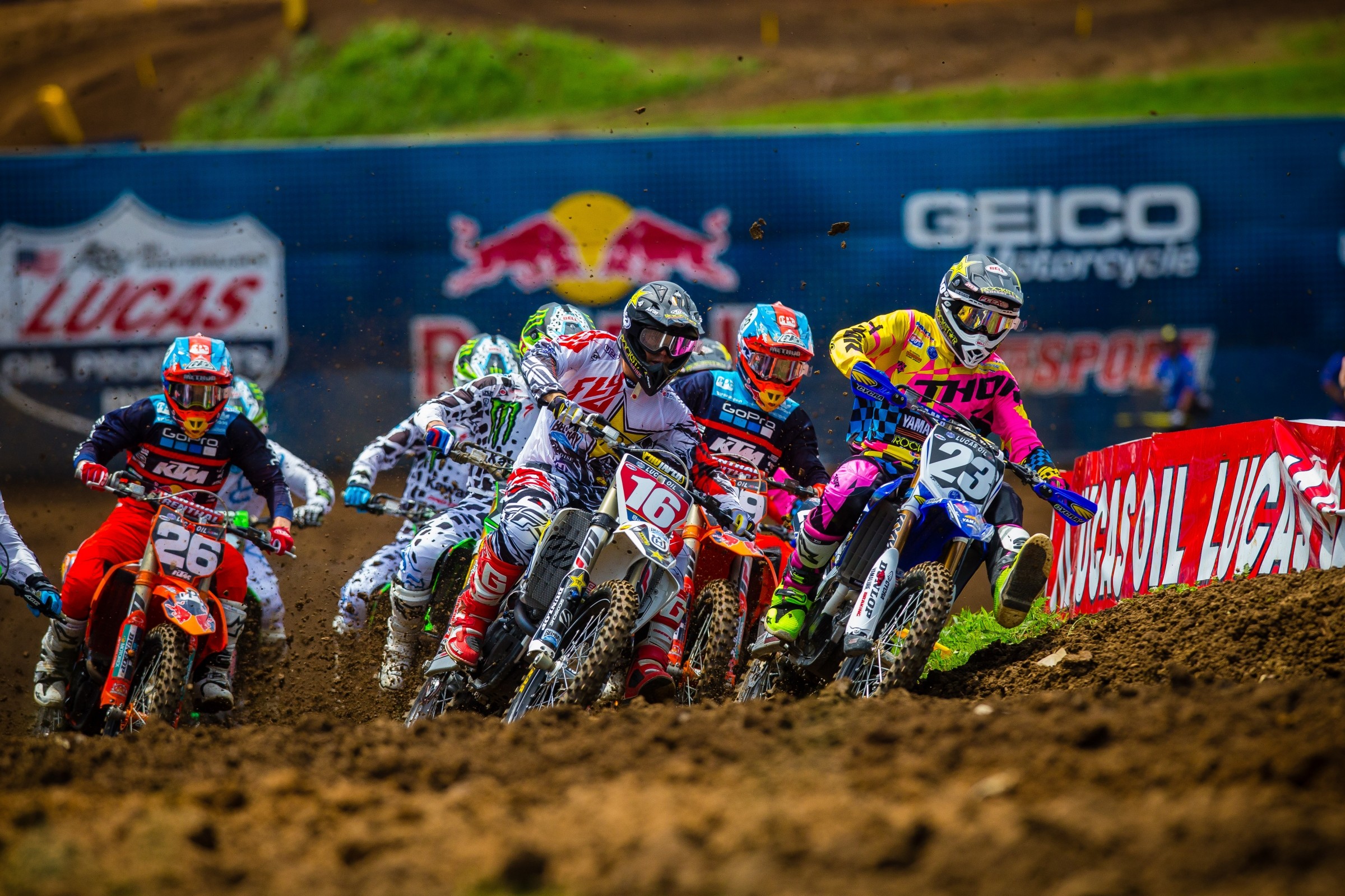 what is the average salary of a professional motocross racer