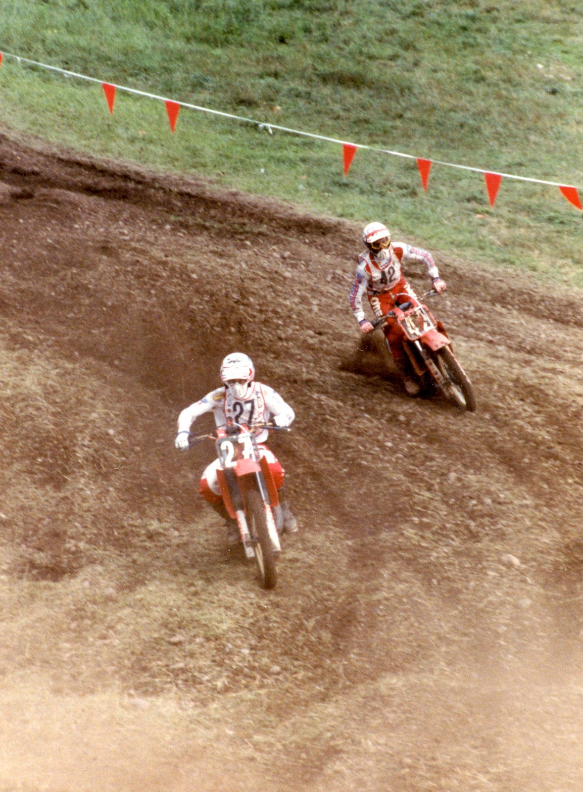 Honda factory rider David Bailey leads Honda “B” support rider Brian Myerscough.