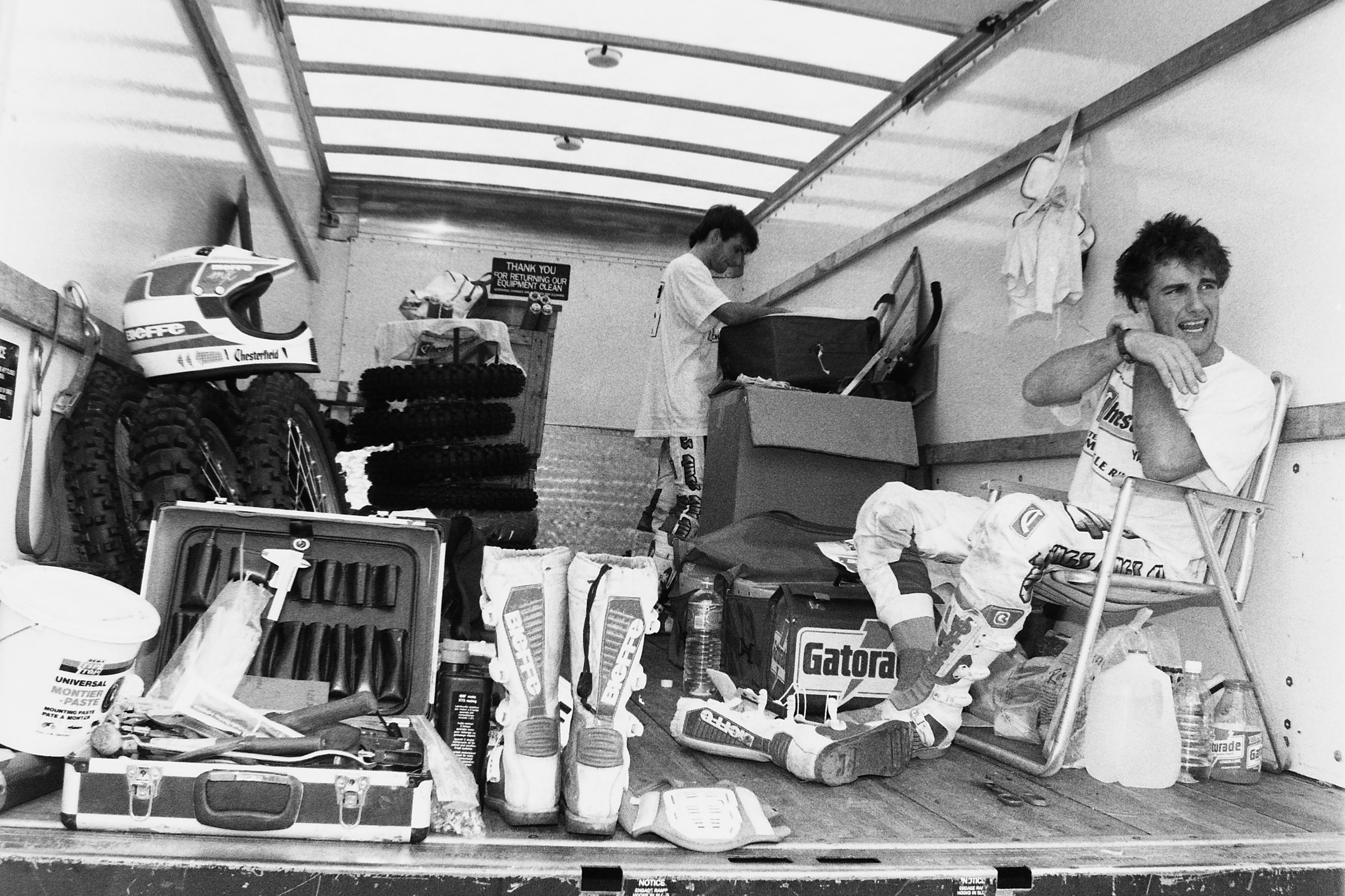 The Chesterfield Yamaha team pits were a U-Haul. That’s Italian rider Alex Puzar (in lawn chair) and Bob Moore.