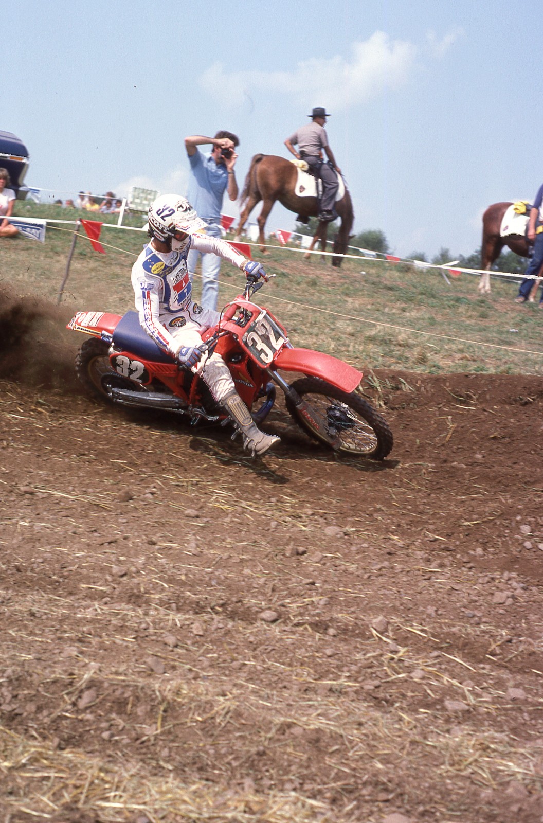 Donnie Hansen (32) wanted to add the '82 USGP to his collection of victories but crashed in the second turn of the first moto.