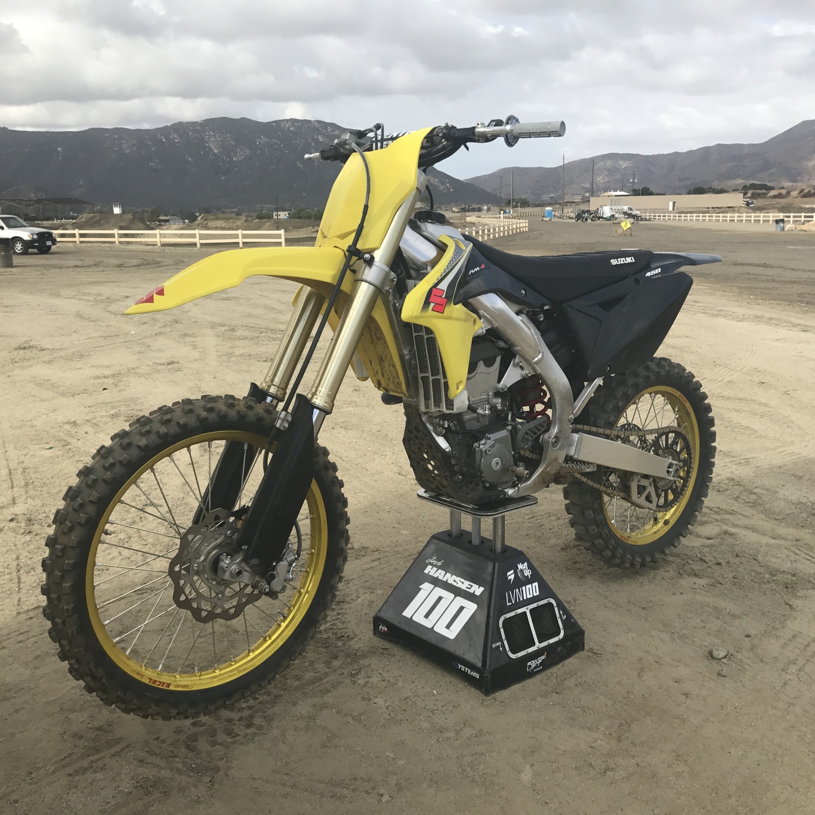 Hanny has changed over to a Suzuki.