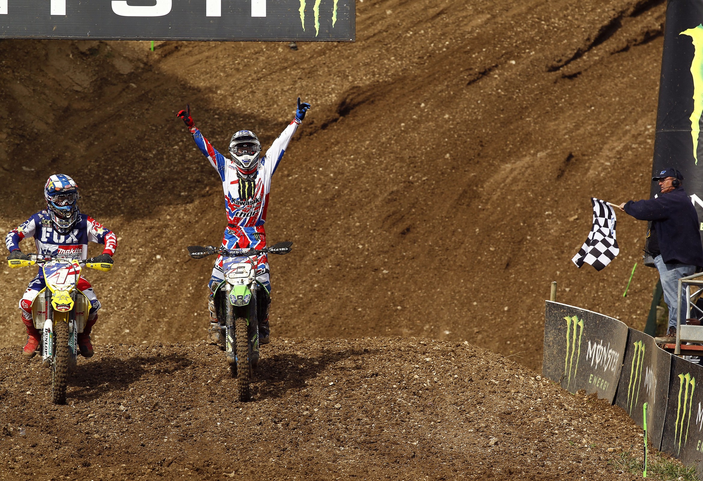 Look! Dungey and Villopoto on the same team. And winning!