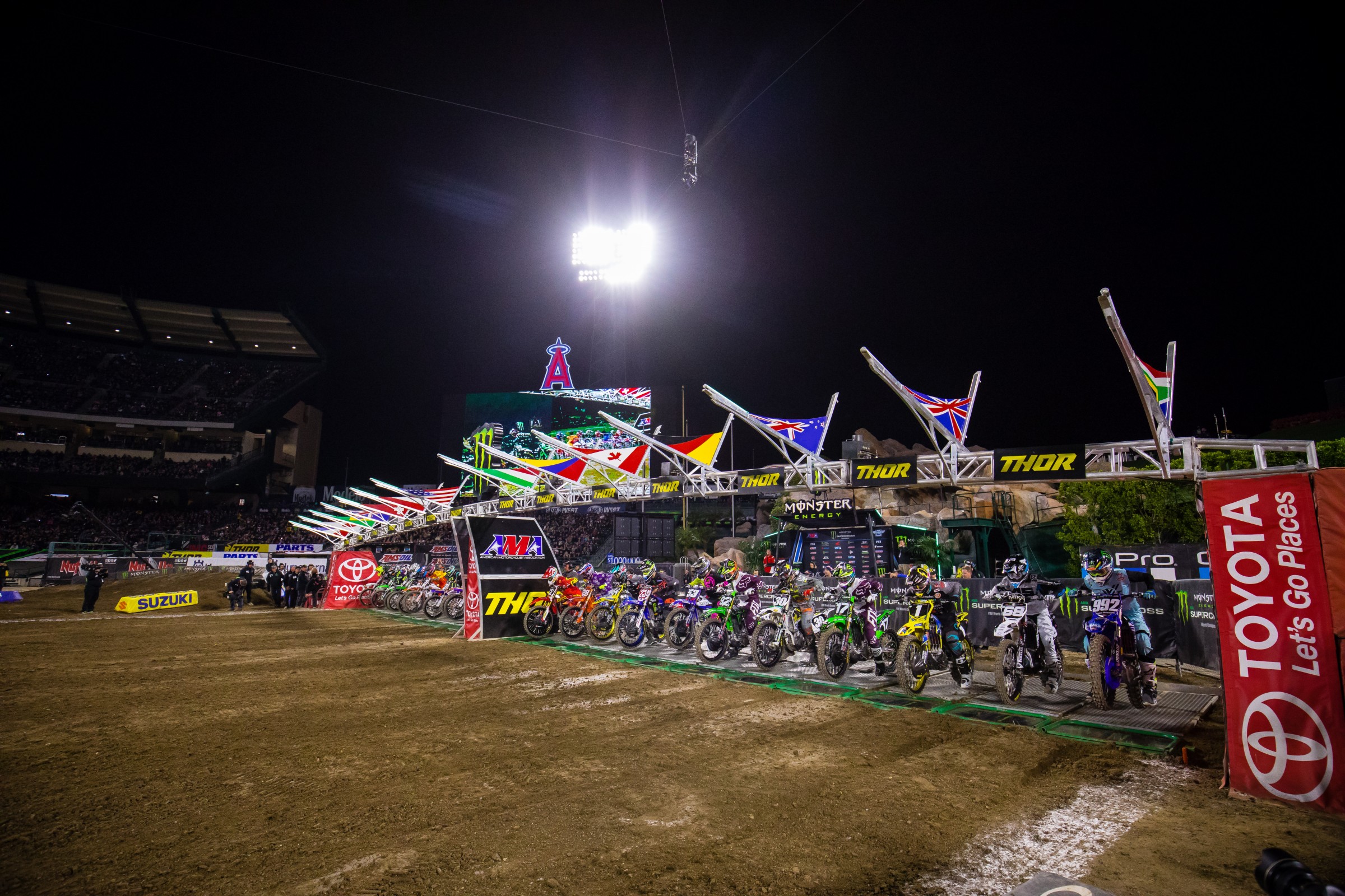 The Triple Crown format introduced three main event starts for each class.
