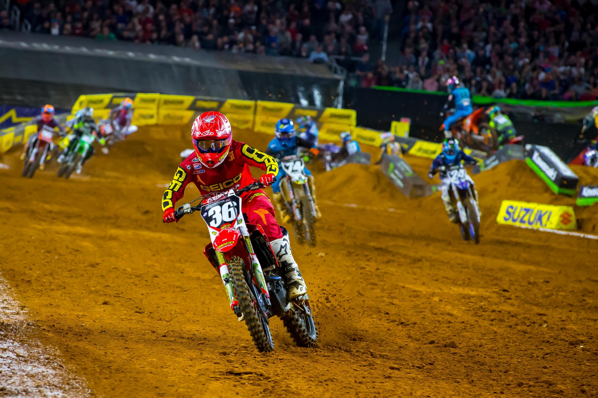 Hampshire led 13 laps of the main event before Osborne caught up to take the win.