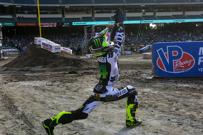 Not sure what’s happening here… but he might have been robbed AF in Atlanta.