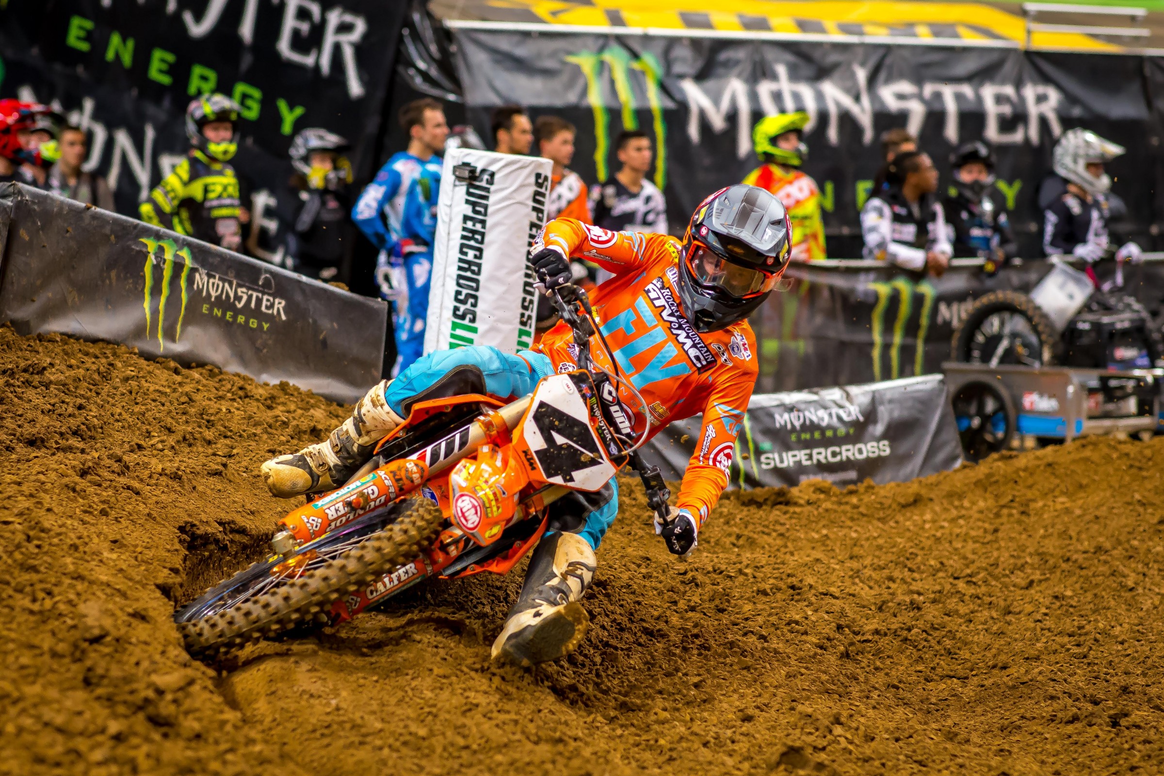 Despite a hand injury, Baggett finished the night inside the top five.