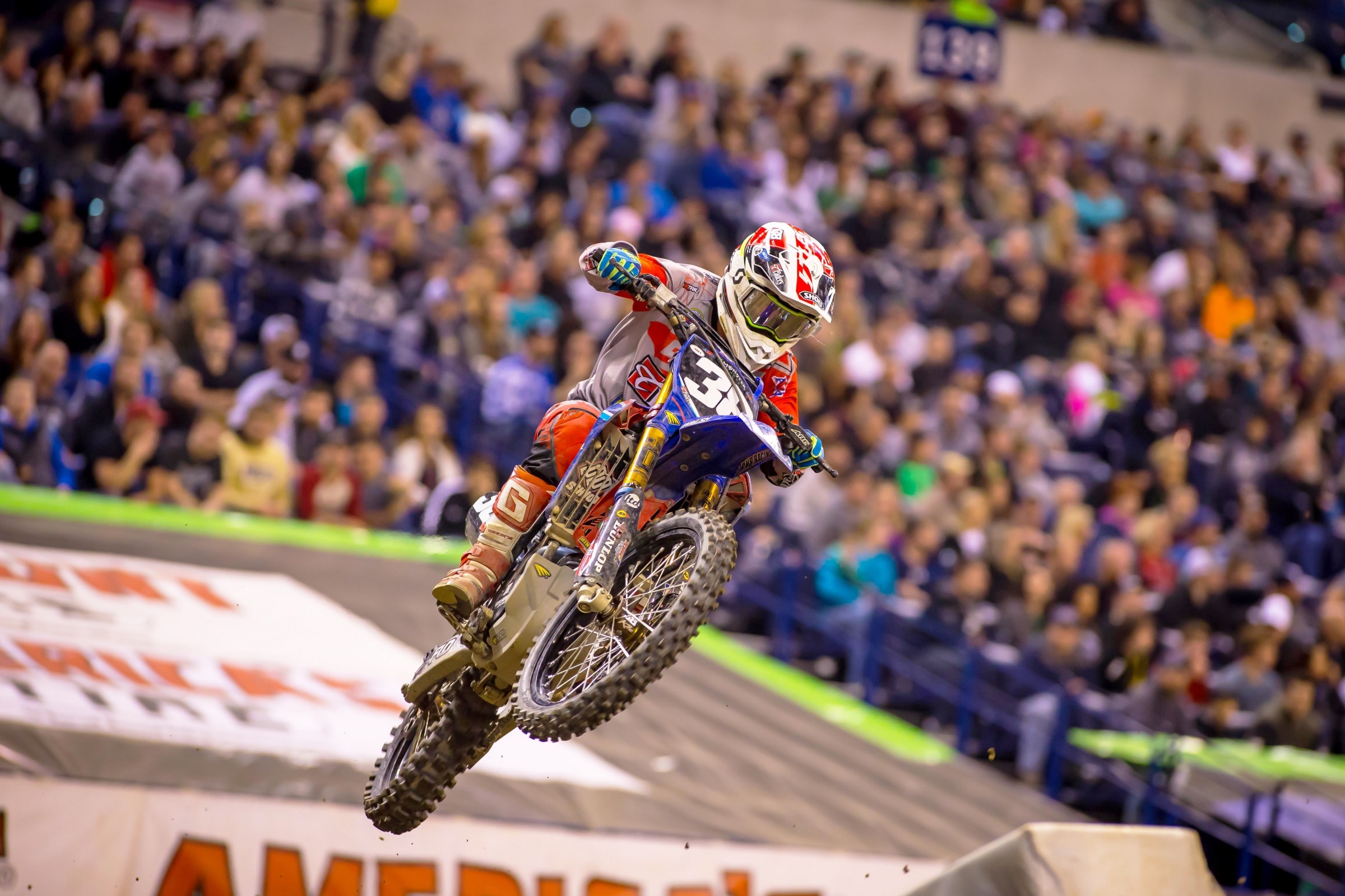 Between the Motos: Renzland Arrives