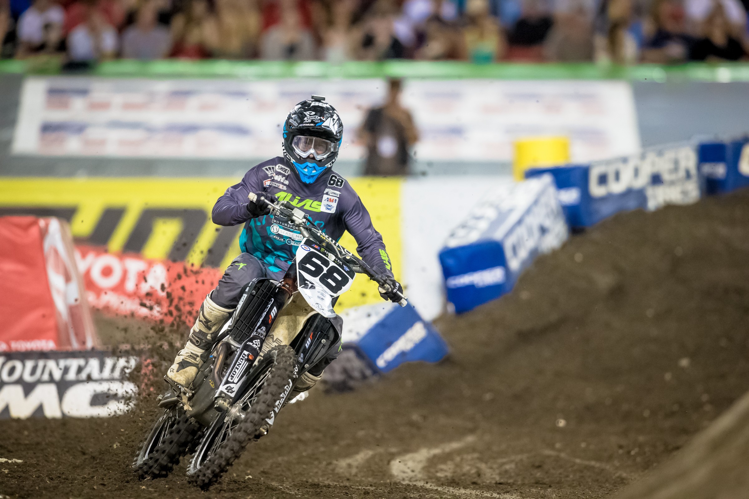 Starling made the 450SX main event on a 250 earlier this year in Tampa.