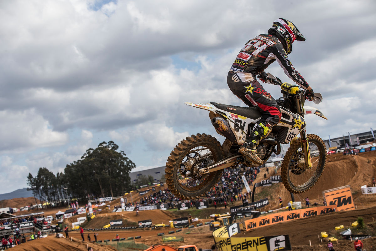 Covington was forced to pull out of the first moto after injuring his knee.