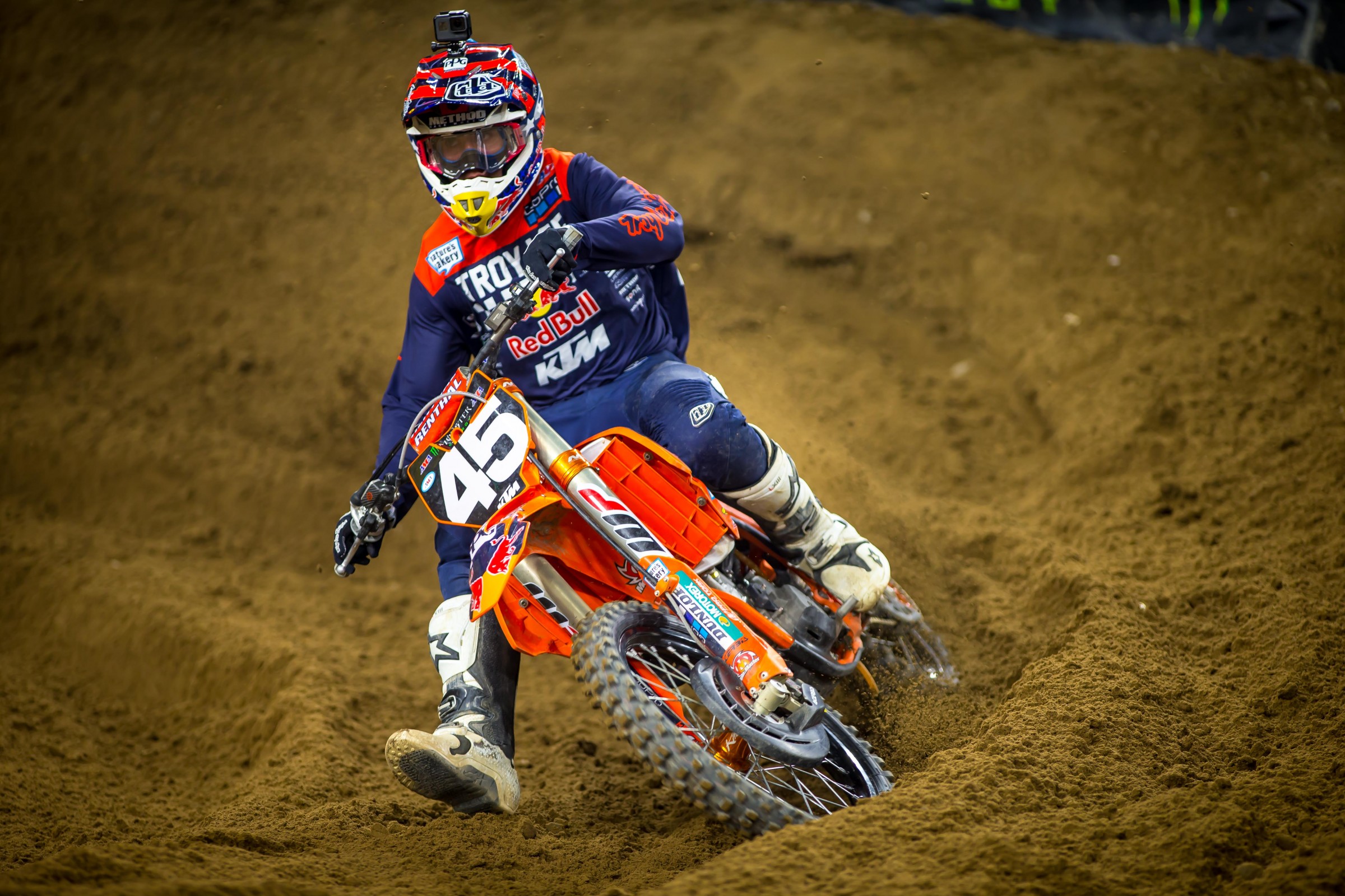 Smith is 12 points back of Osborne for first in points.