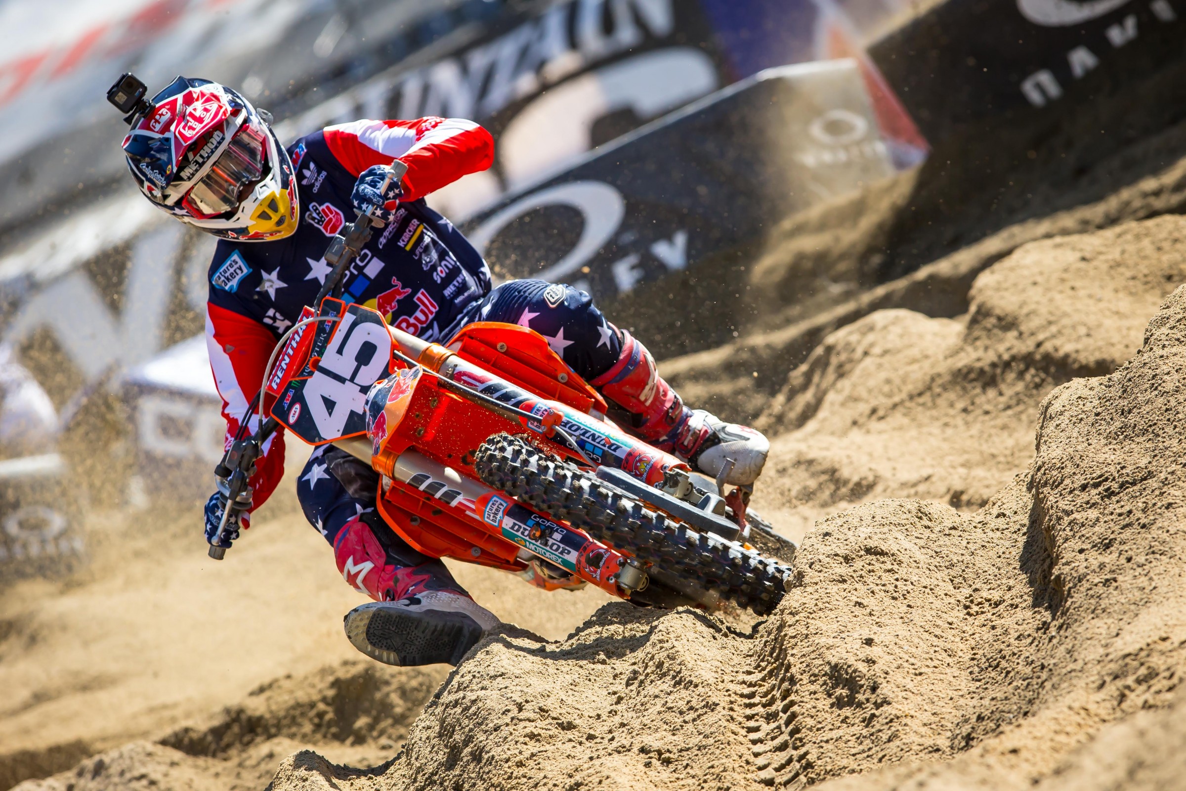 Smith now sits 15 points behind Osborne in overall standings.