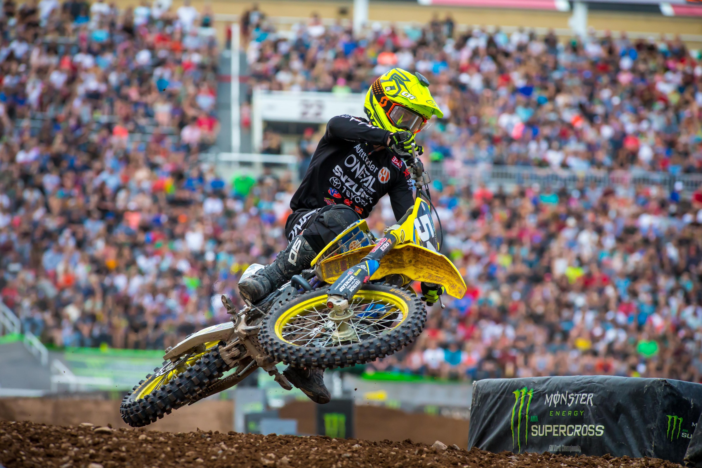 Hill's ankle was in pain, but he could still do this!