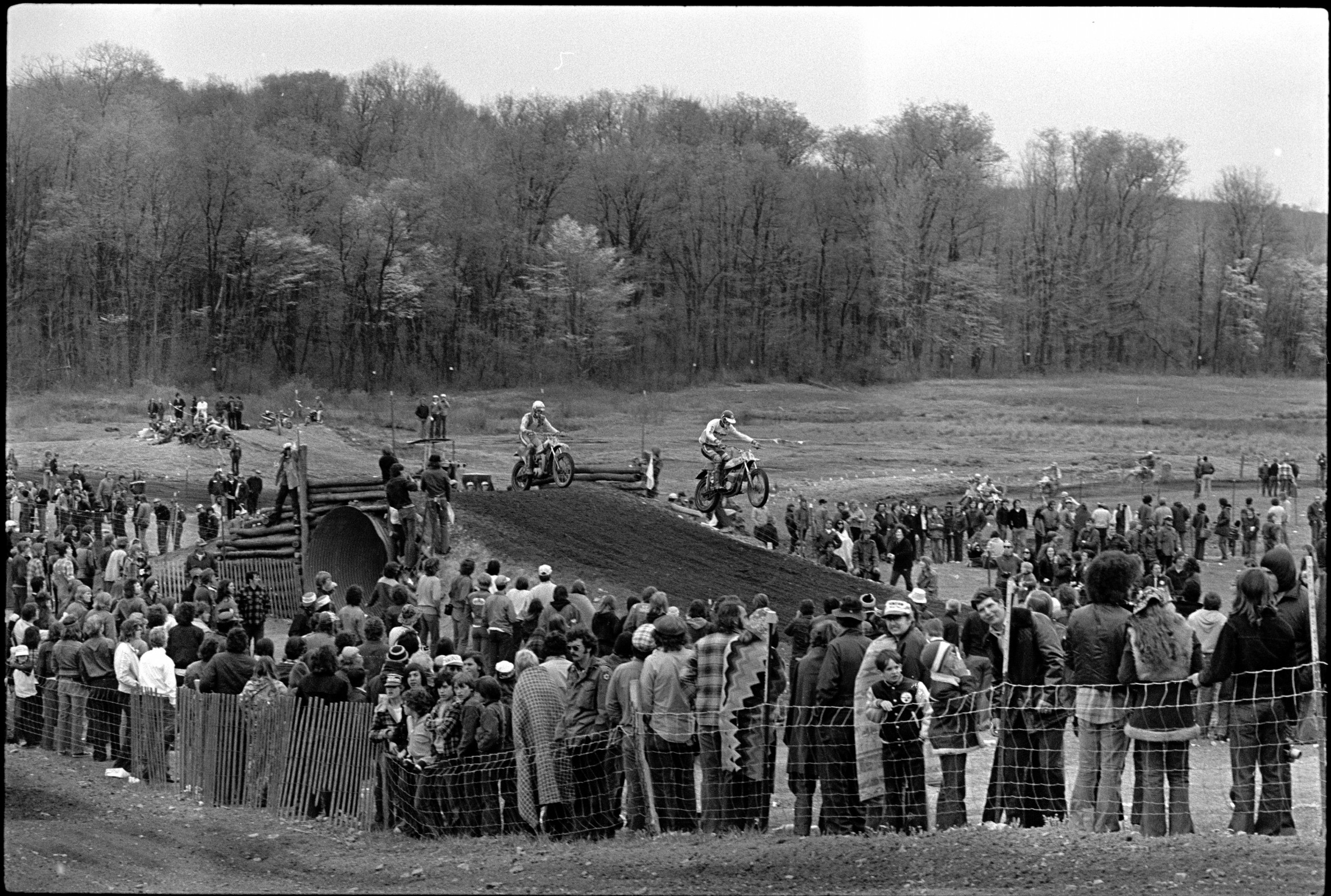 Gary Jones leads 250 Class winner Pierre Karsmakers at Appalachia Lake Park.