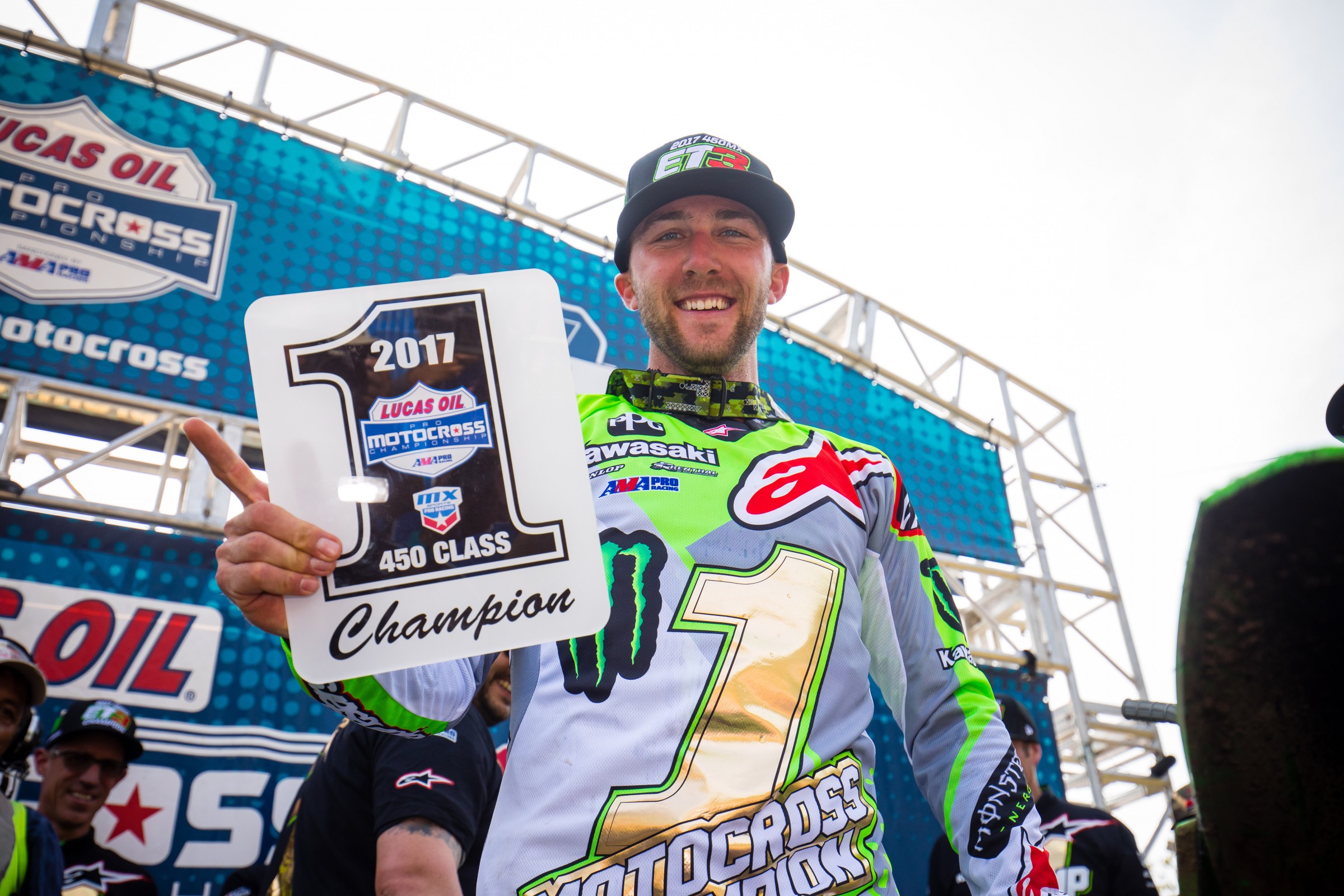 Tomac won the 2017 Lucas Oil Pro Motocross Championship with a 17-point lead.