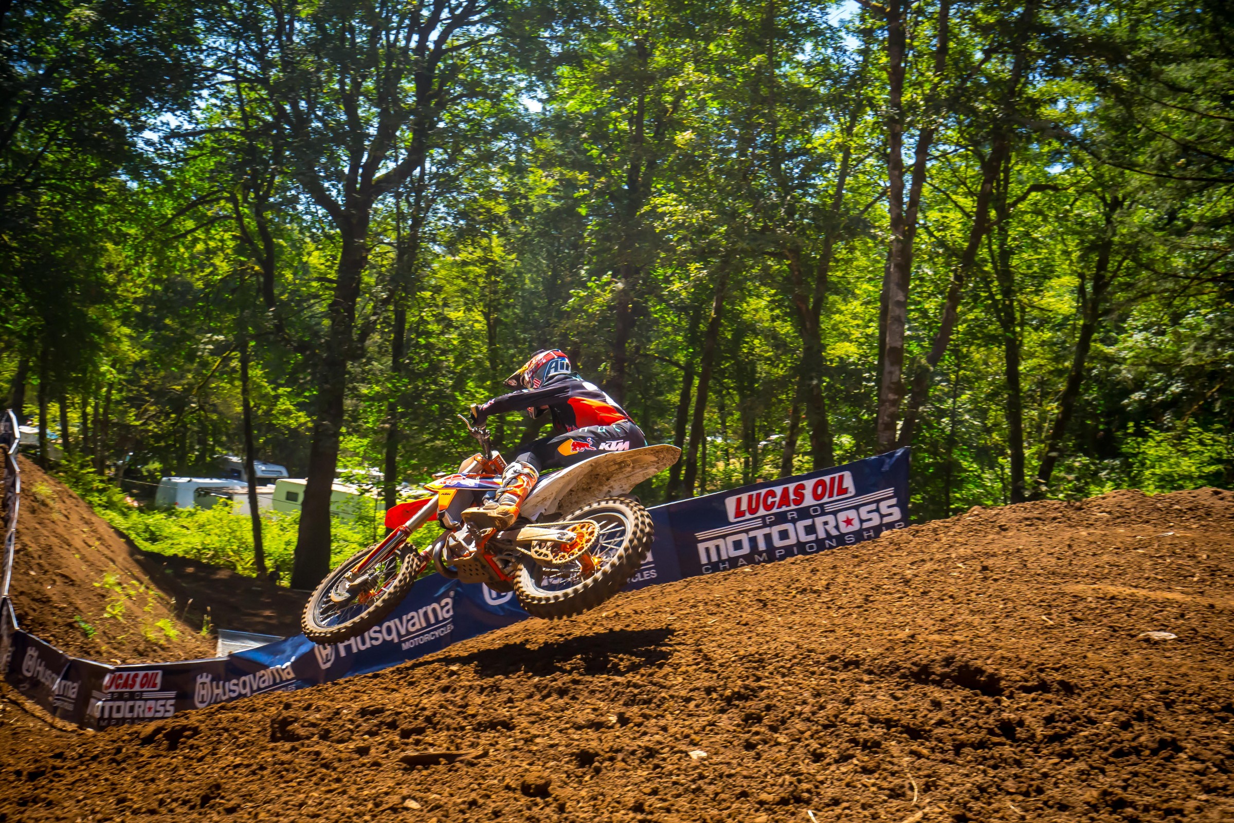 Musquin's third overall leaves him 15 points behind Tomac with three rounds remaining.