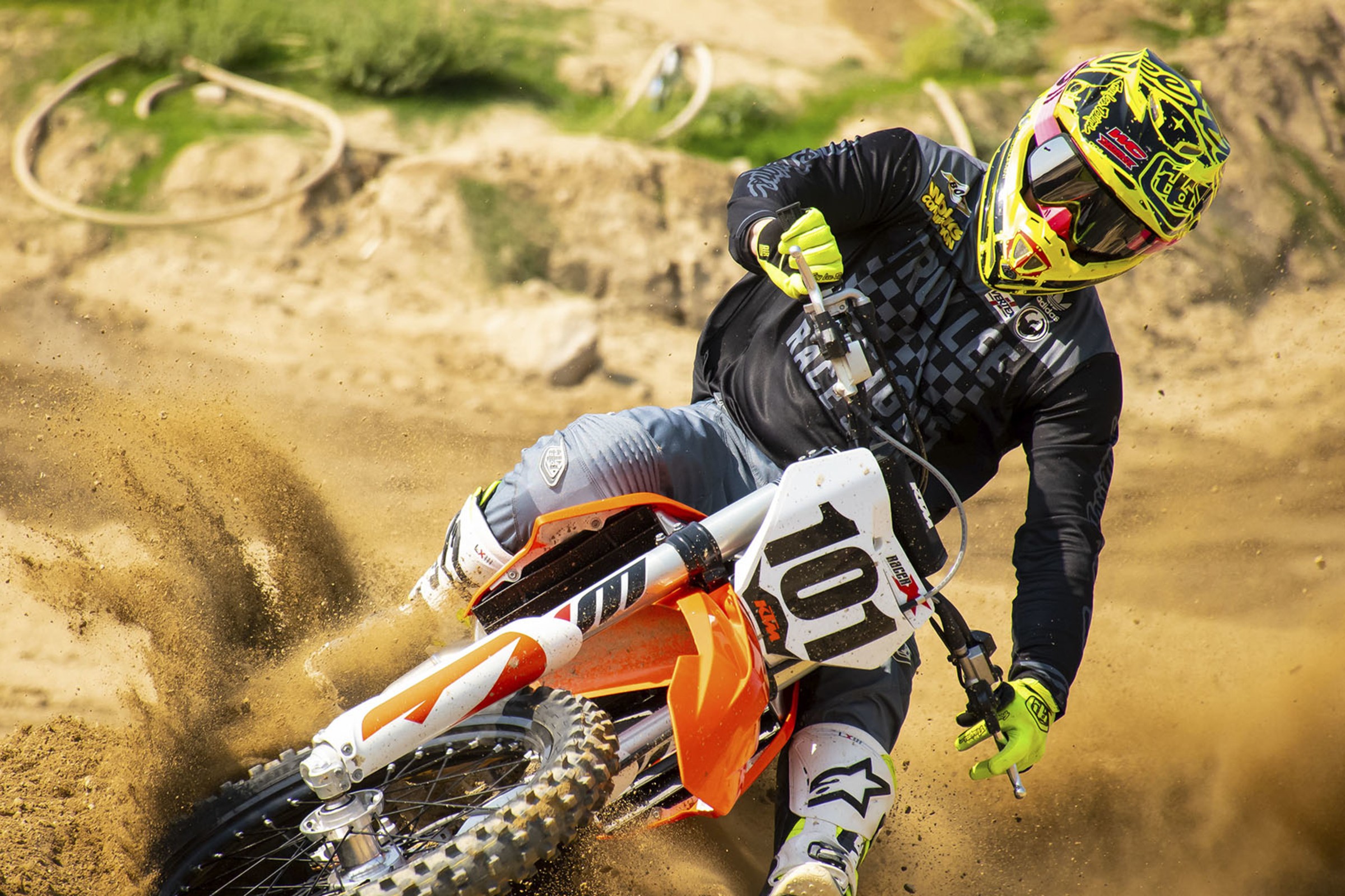 Racer X Films: 2019 KTM 450 SX-F Intro