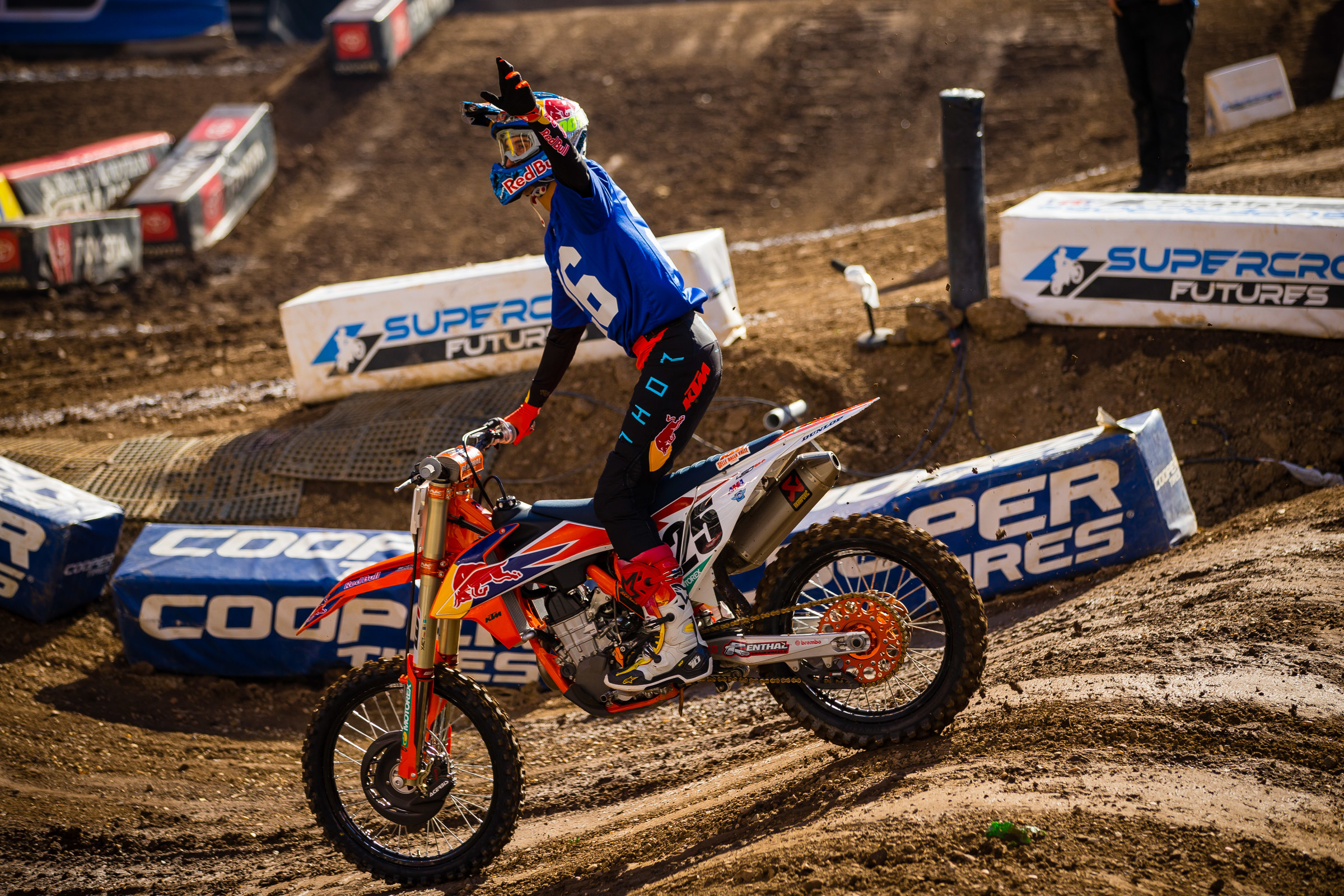 Musquin lit the world up in qualifying but a first-turn crash ended his hopes for a win.