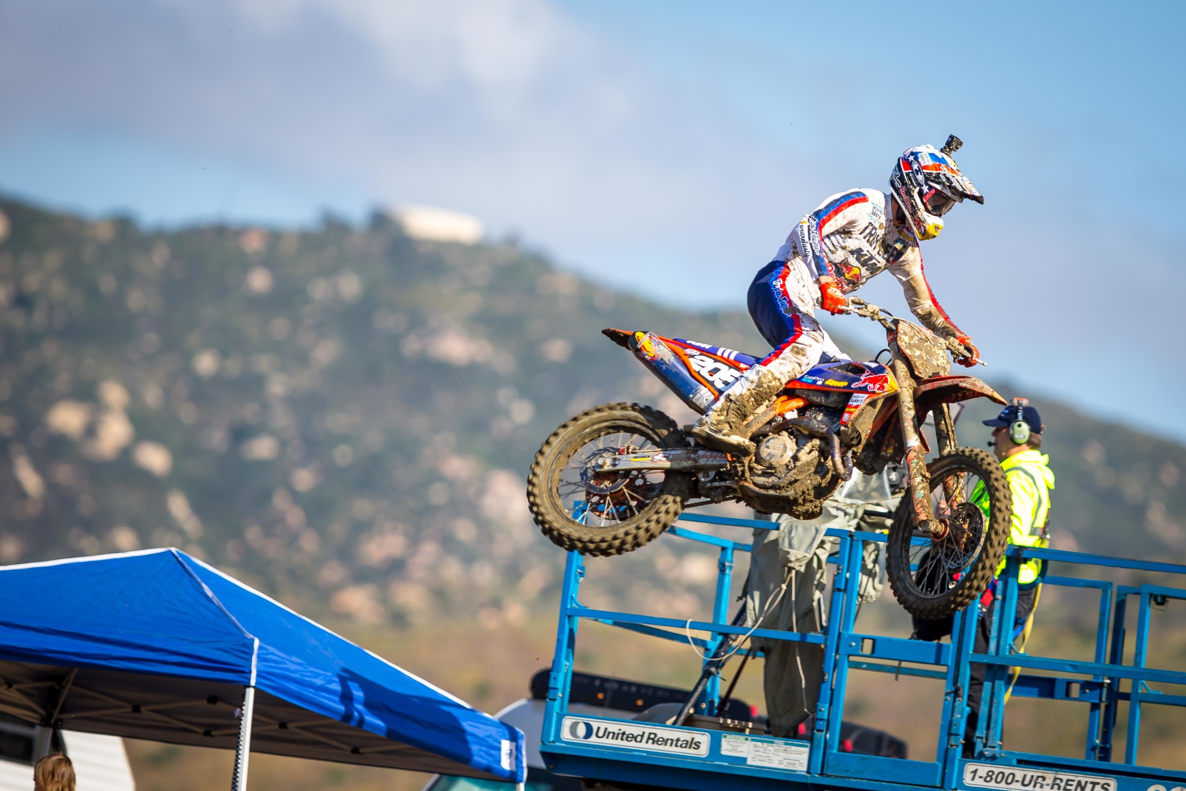 Australian Wilson Todd bounced back from a twenty-ninth in the first moto to take fourteenth in the second. He ended the day in nineteenth overall.