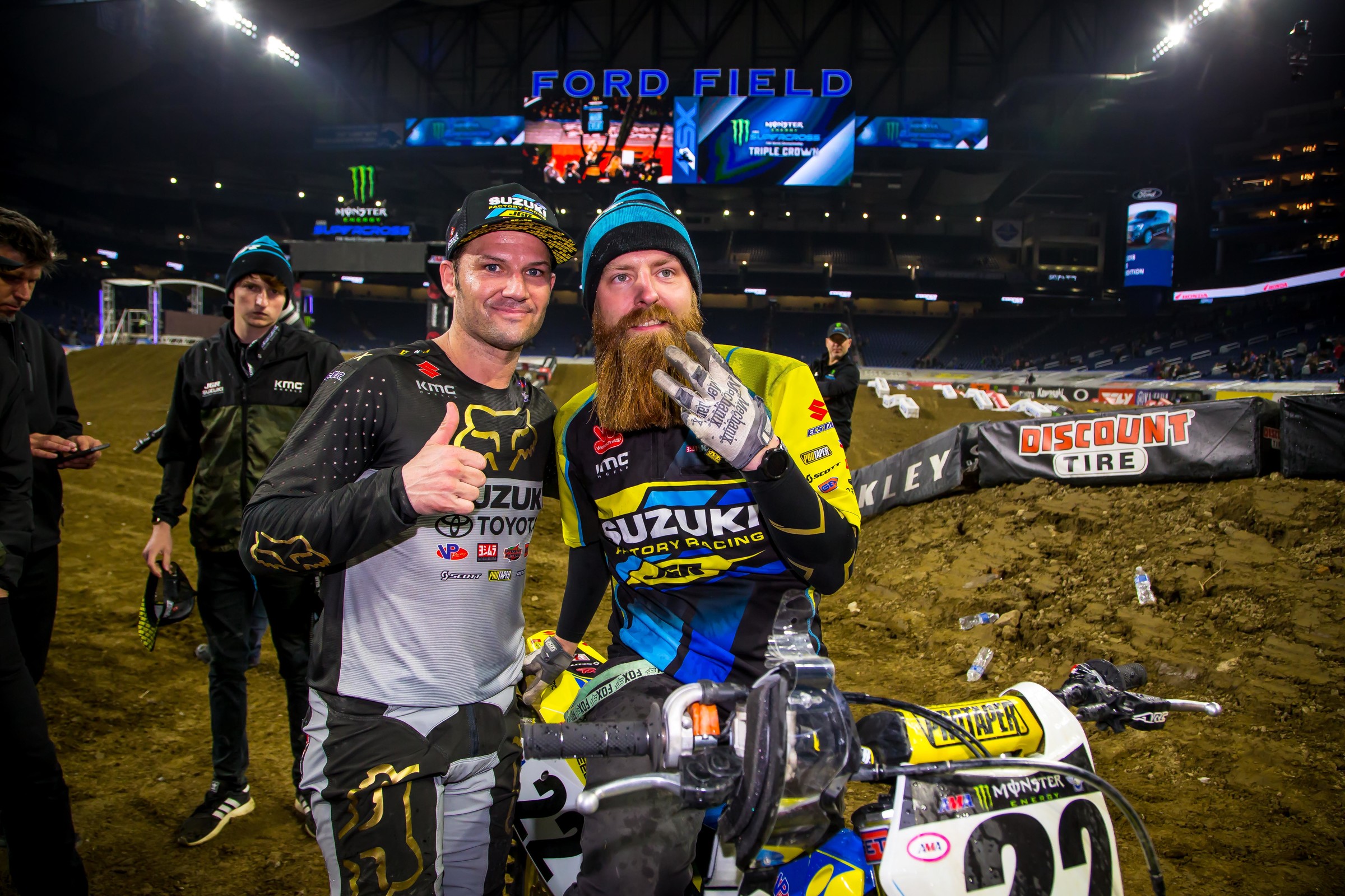 Reed celebrating with his mechanic, Ben Schiermeyer.