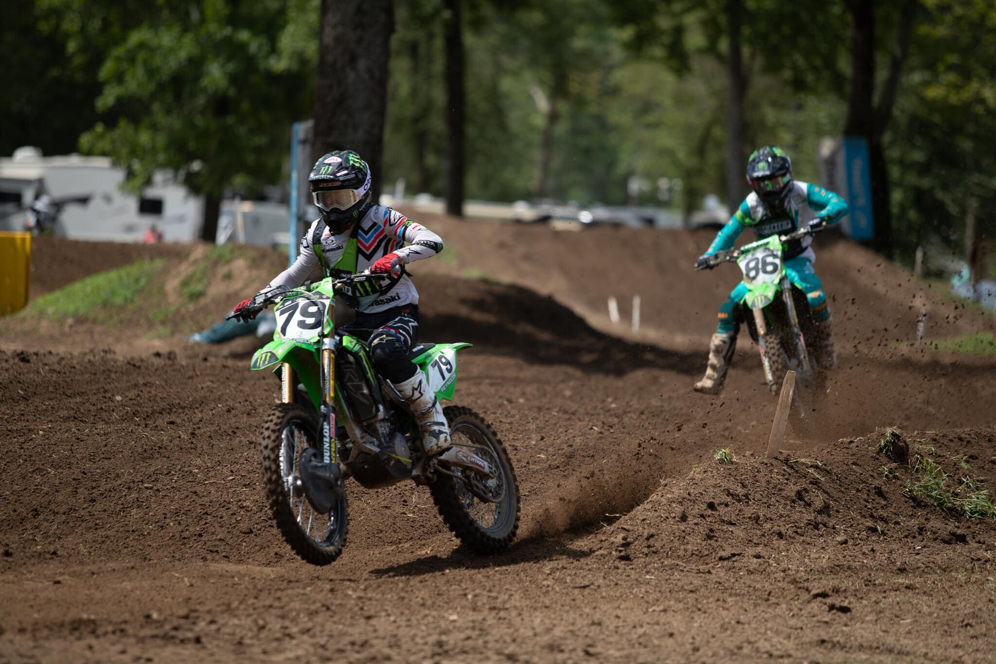 Jett Reynolds leading Chance Hymas.