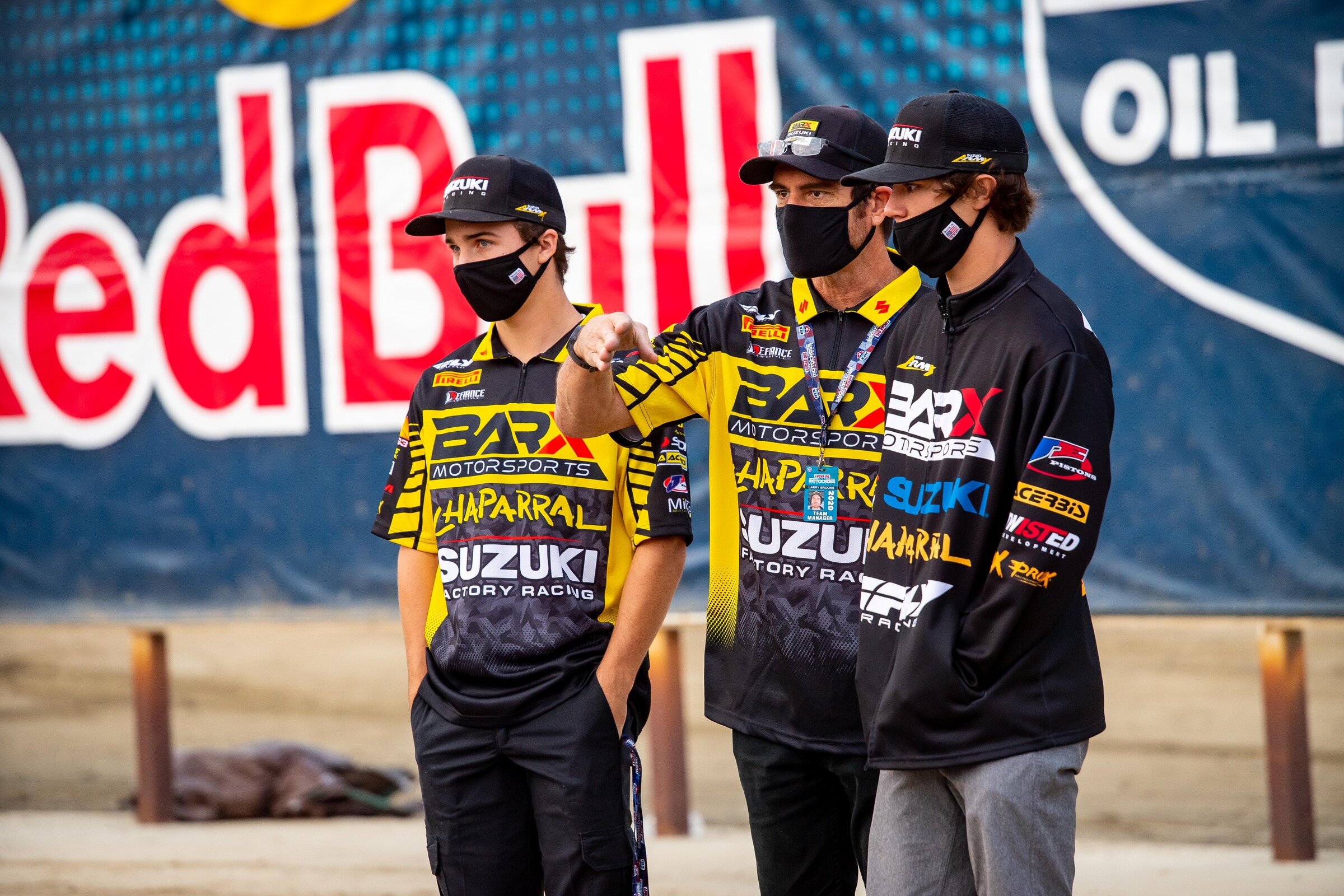 That’s Hall of Fame SX team manager Larry Brooks giving tips to the kids.